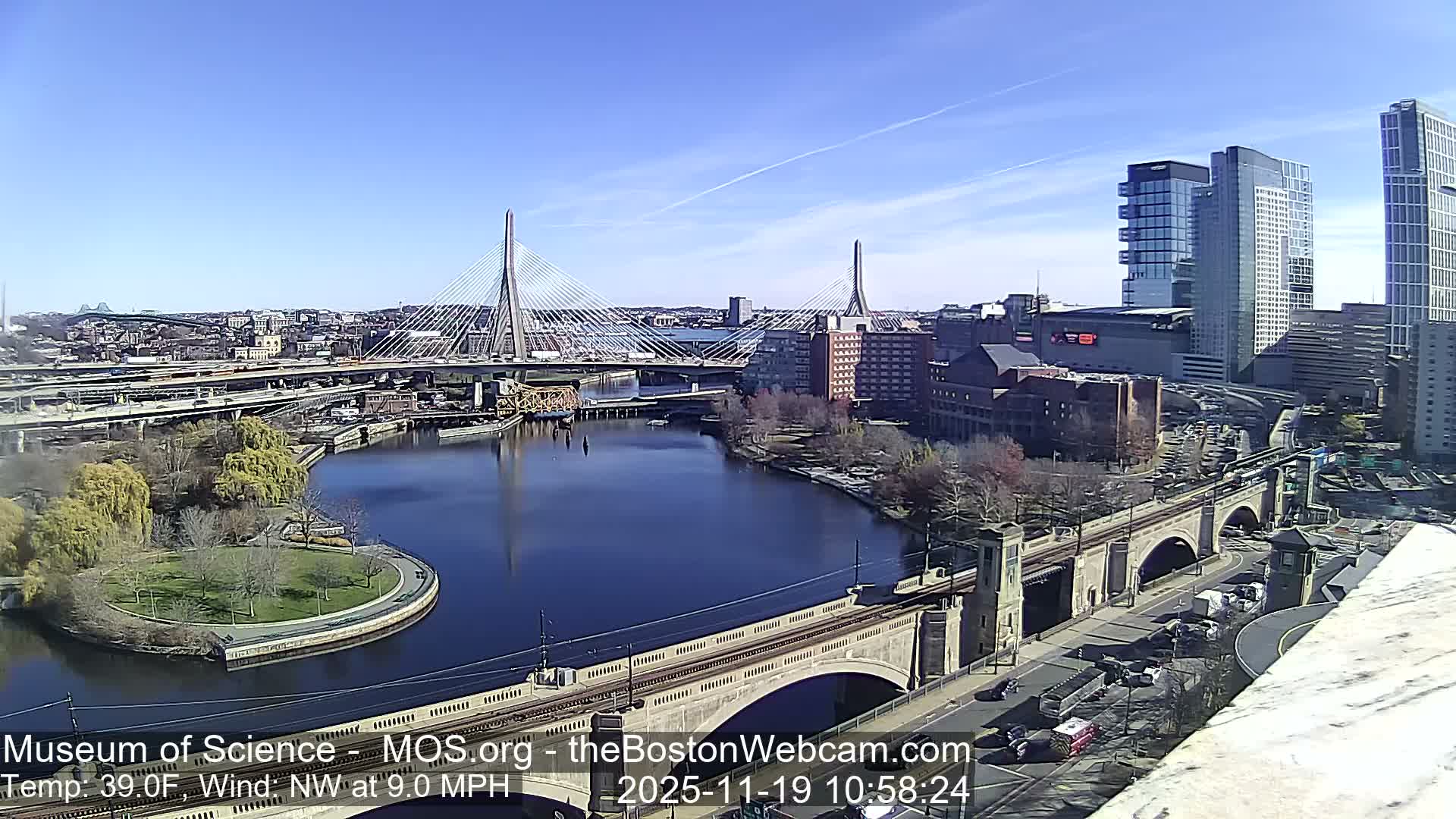  Green Line Subway & Bridge Live Cam - Cambridge, Boston, Massachusetts ,USA