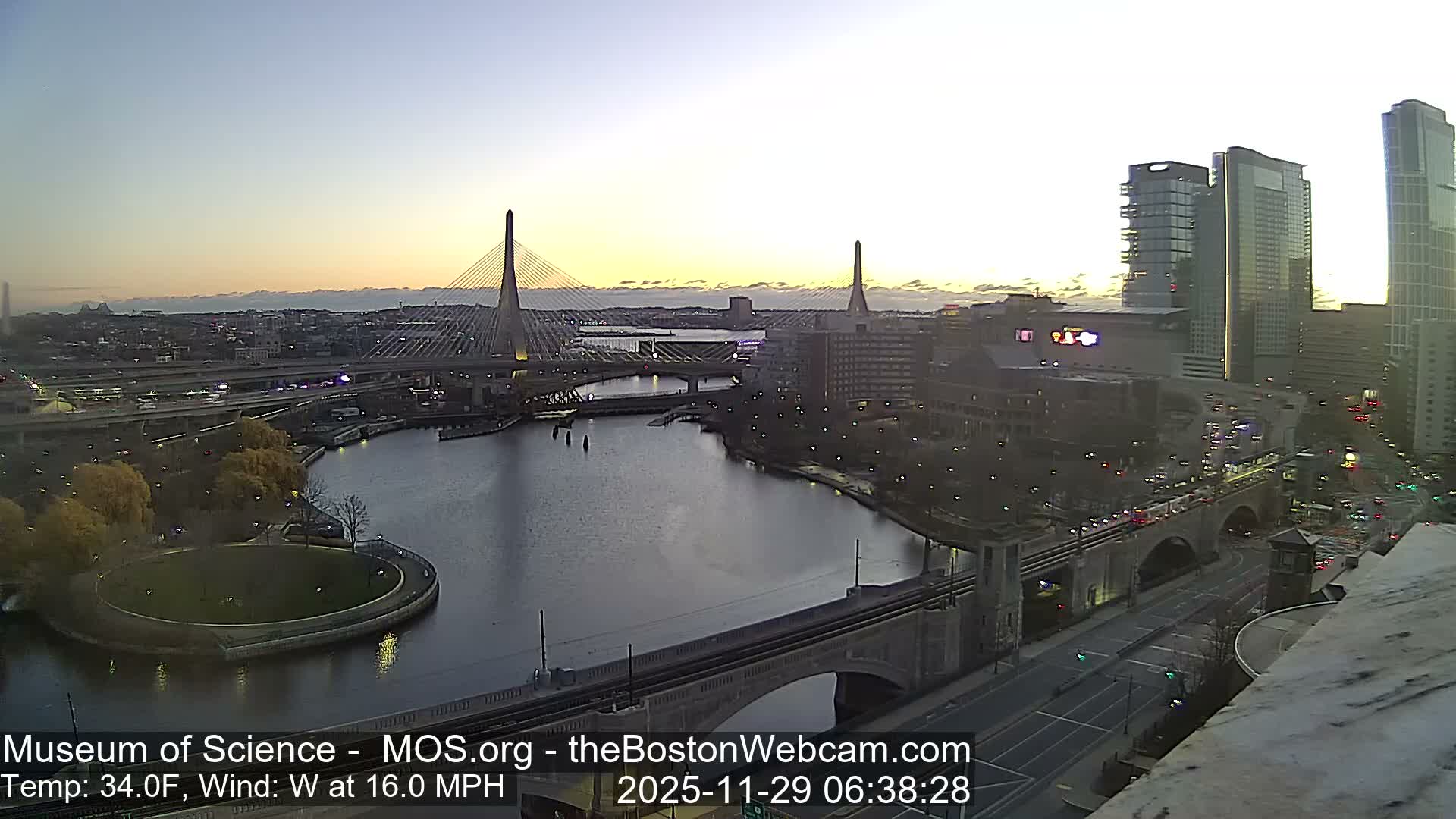  Green Line Subway & Bridge Live Cam - Cambridge, Boston, Massachusetts ,USA