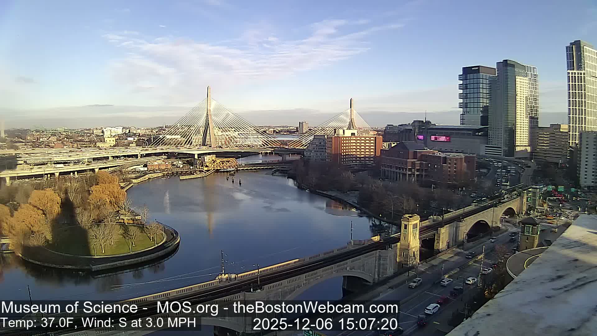 Green Line Subway & Bridge Live Cam - Cambridge, Boston, Massachusetts ,USA