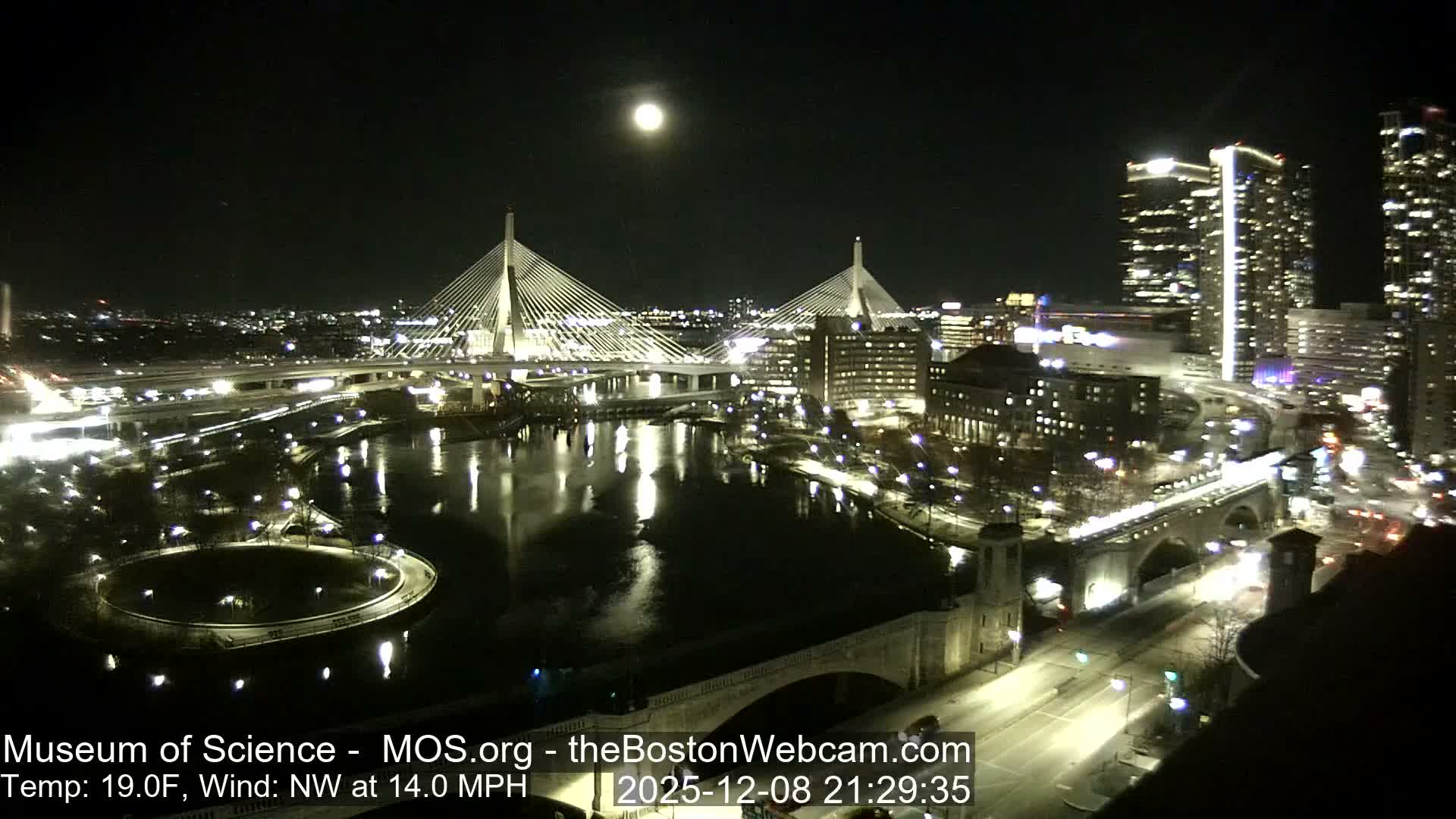  Green Line Subway & Bridge Live Cam - Cambridge, Boston, Massachusetts ,USA