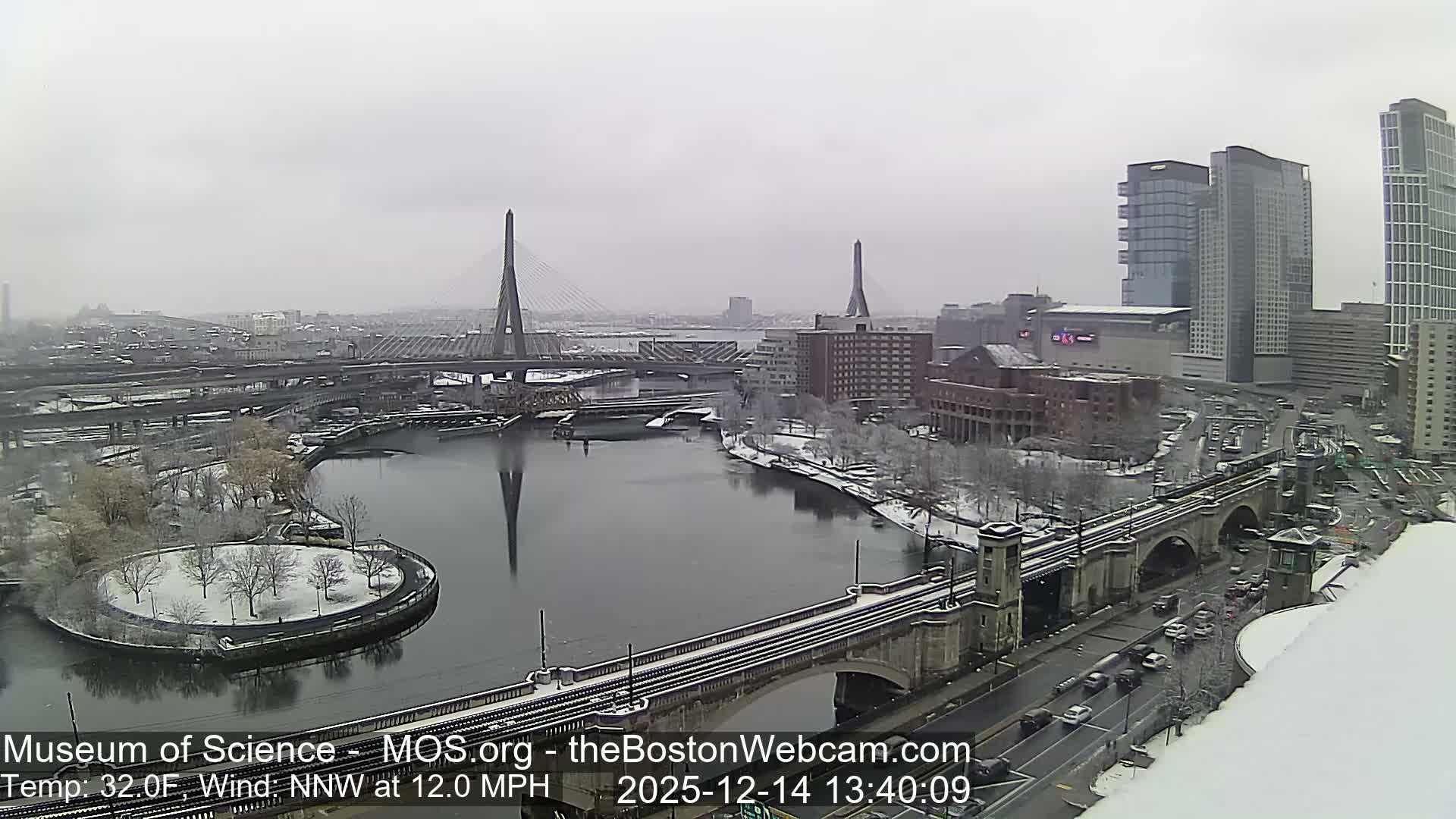  Green Line Subway & Bridge Live Cam - Cambridge, Boston, Massachusetts ,USA