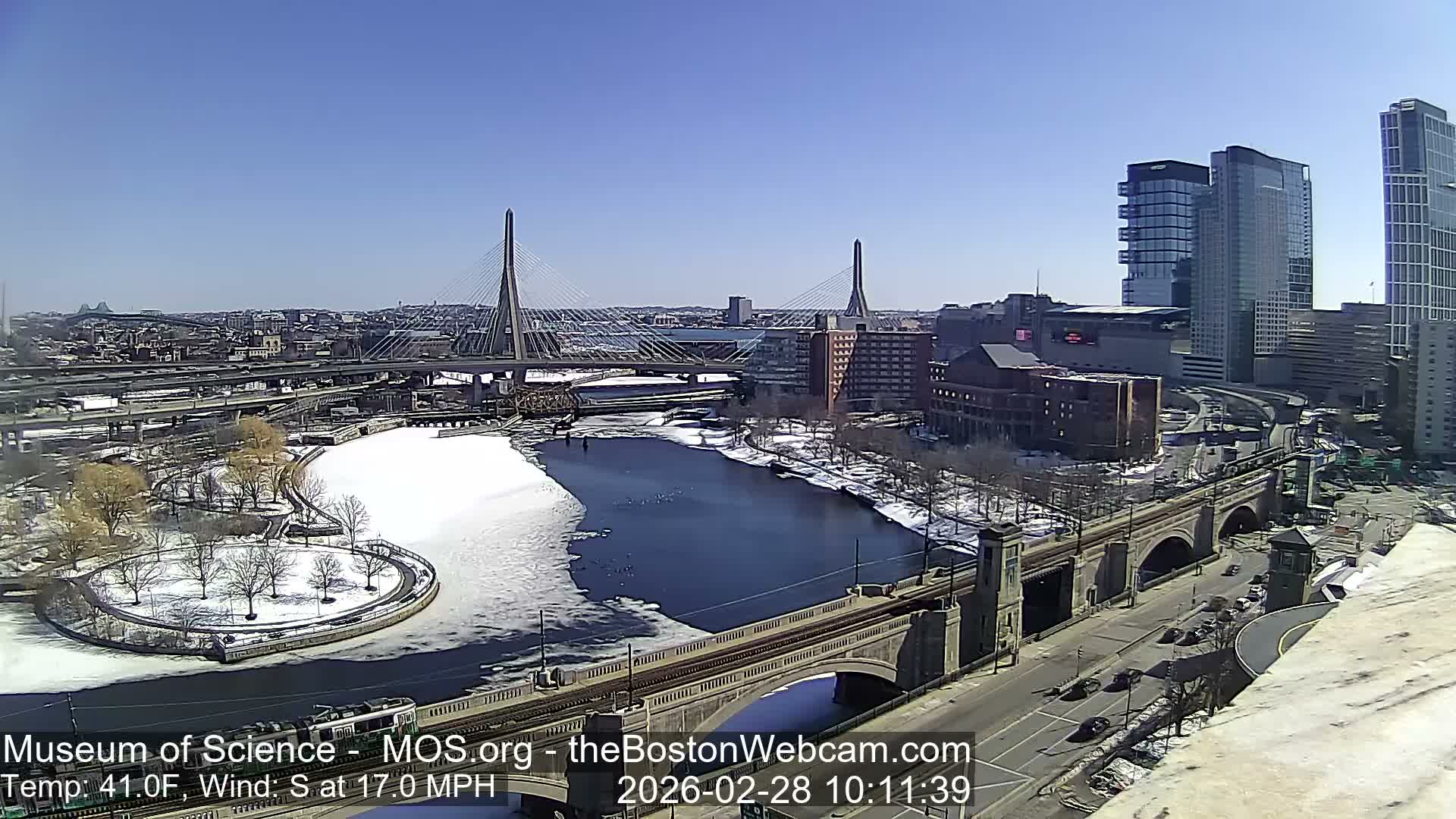  Green Line Subway & Bridge Live Cam - Cambridge, Boston, Massachusetts ,USA