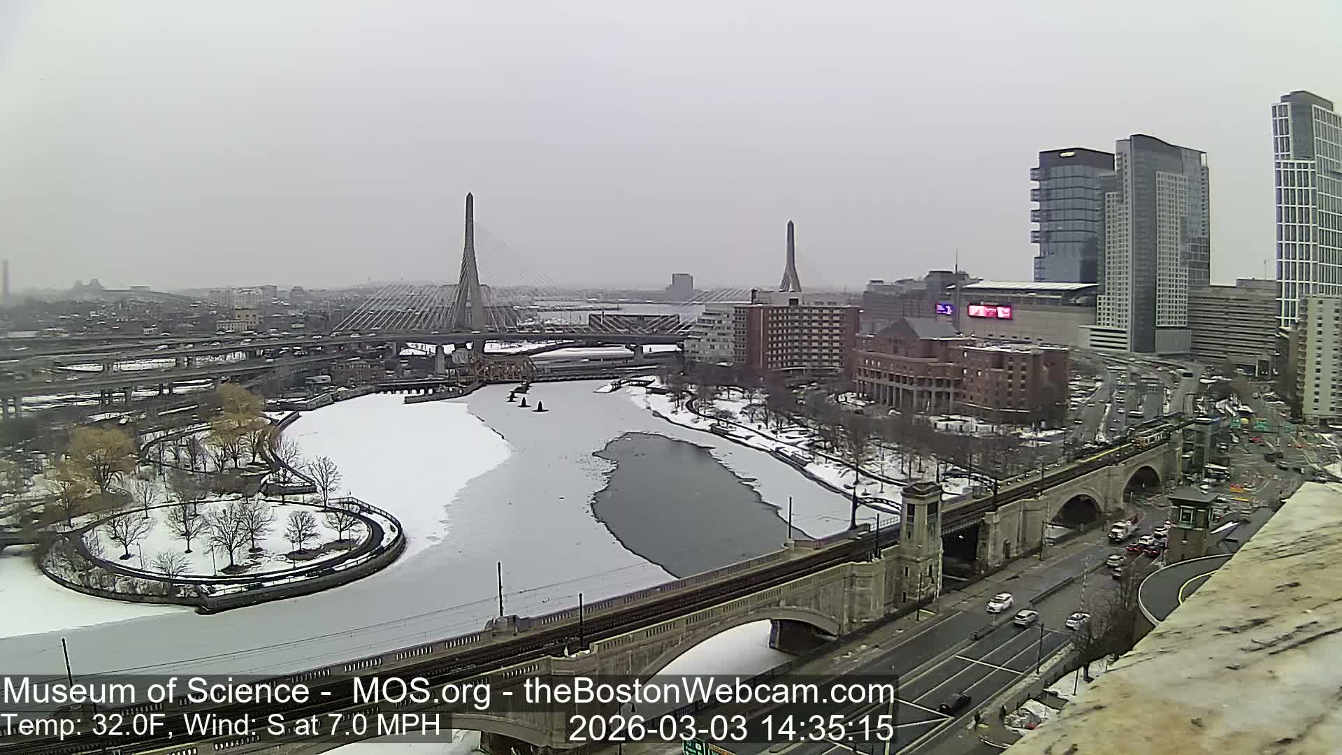  Green Line Subway & Bridge Live Cam - Cambridge, Boston, Massachusetts ,USA