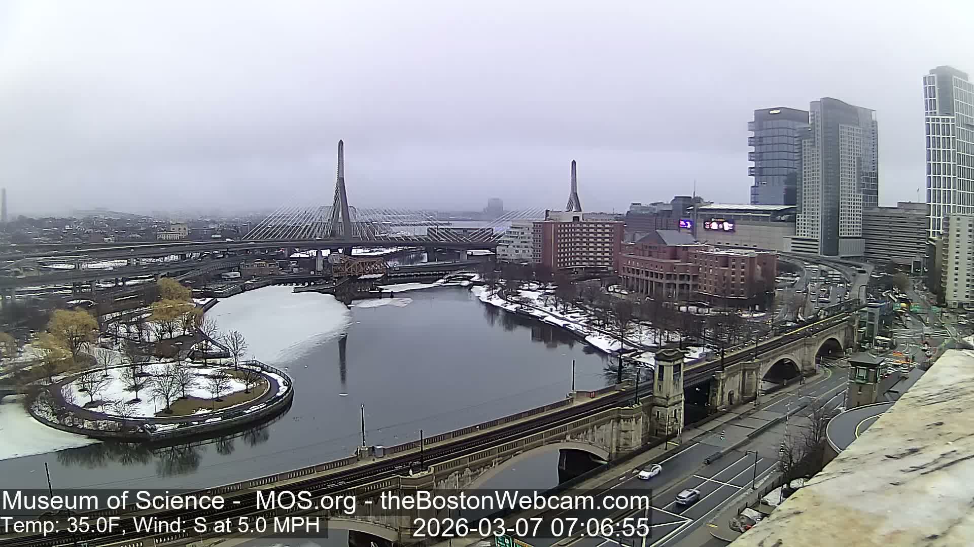  Green Line Subway & Bridge Live Cam - Cambridge, Boston, Massachusetts ,USA