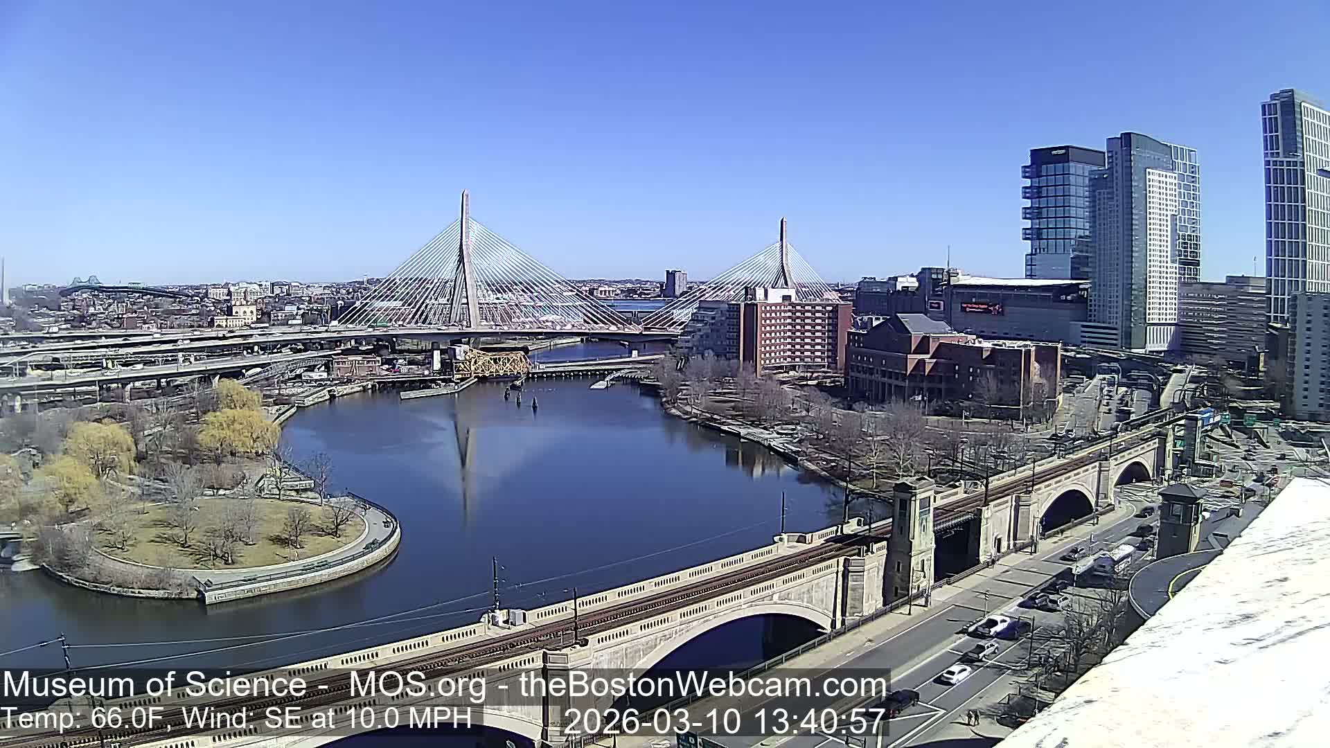  Green Line Subway & Bridge Live Cam - Cambridge, Boston, Massachusetts ,USA
