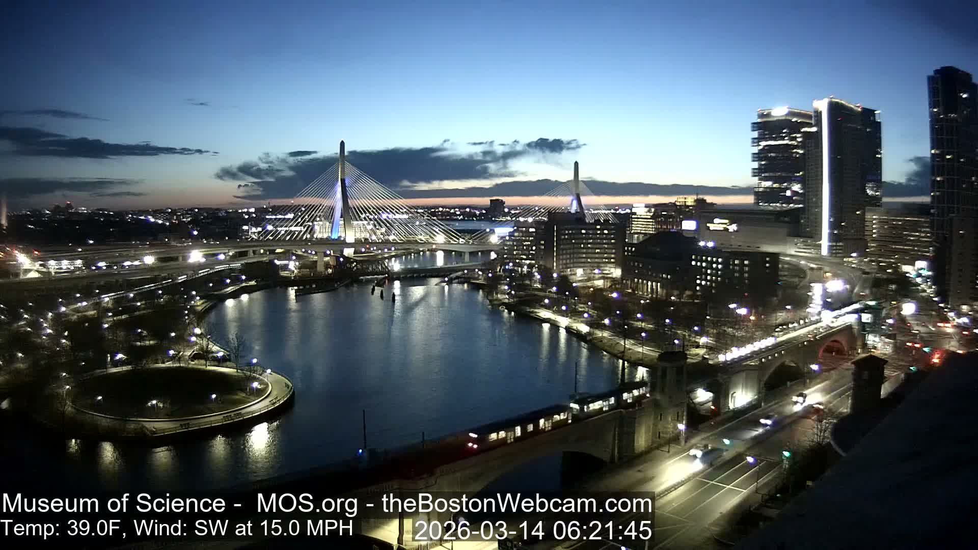  Green Line Subway & Bridge Live Cam - Cambridge, Boston, Massachusetts ,USA