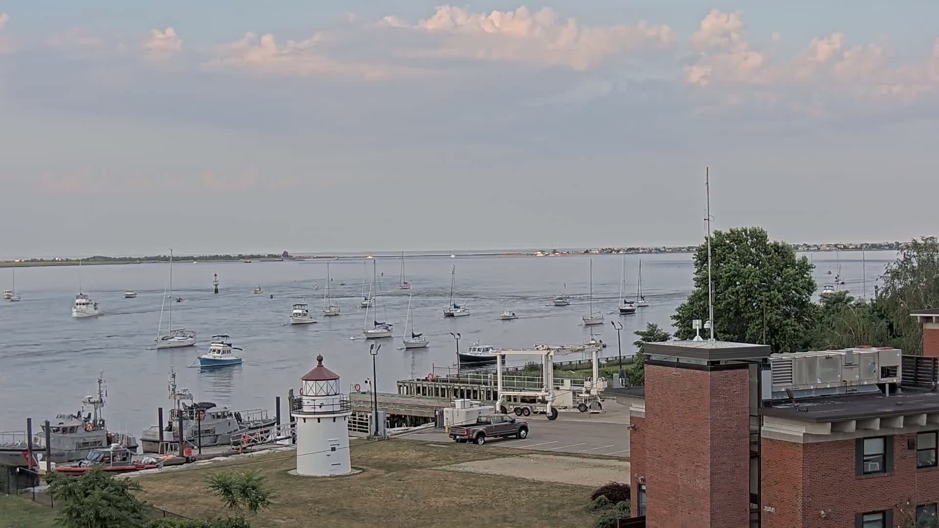 Newburyport,  Merrimack River Shipspotting Boat Traffic Live Cam - Newburyport, Essex, Massachusetts, USA
