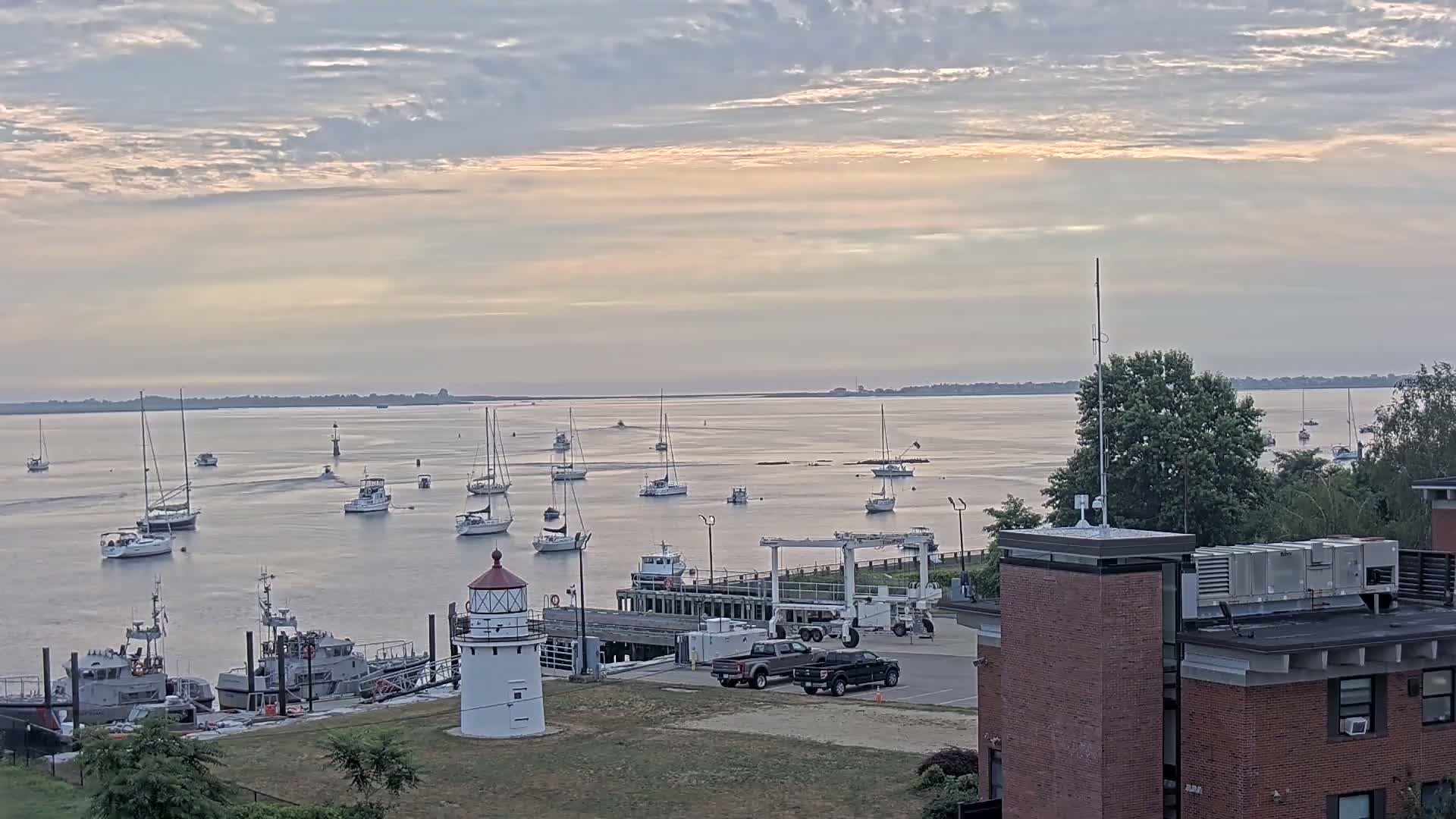 Newburyport,  Merrimack River Shipspotting Boat Traffic Live Cam - Newburyport, Essex, Massachusetts, USA