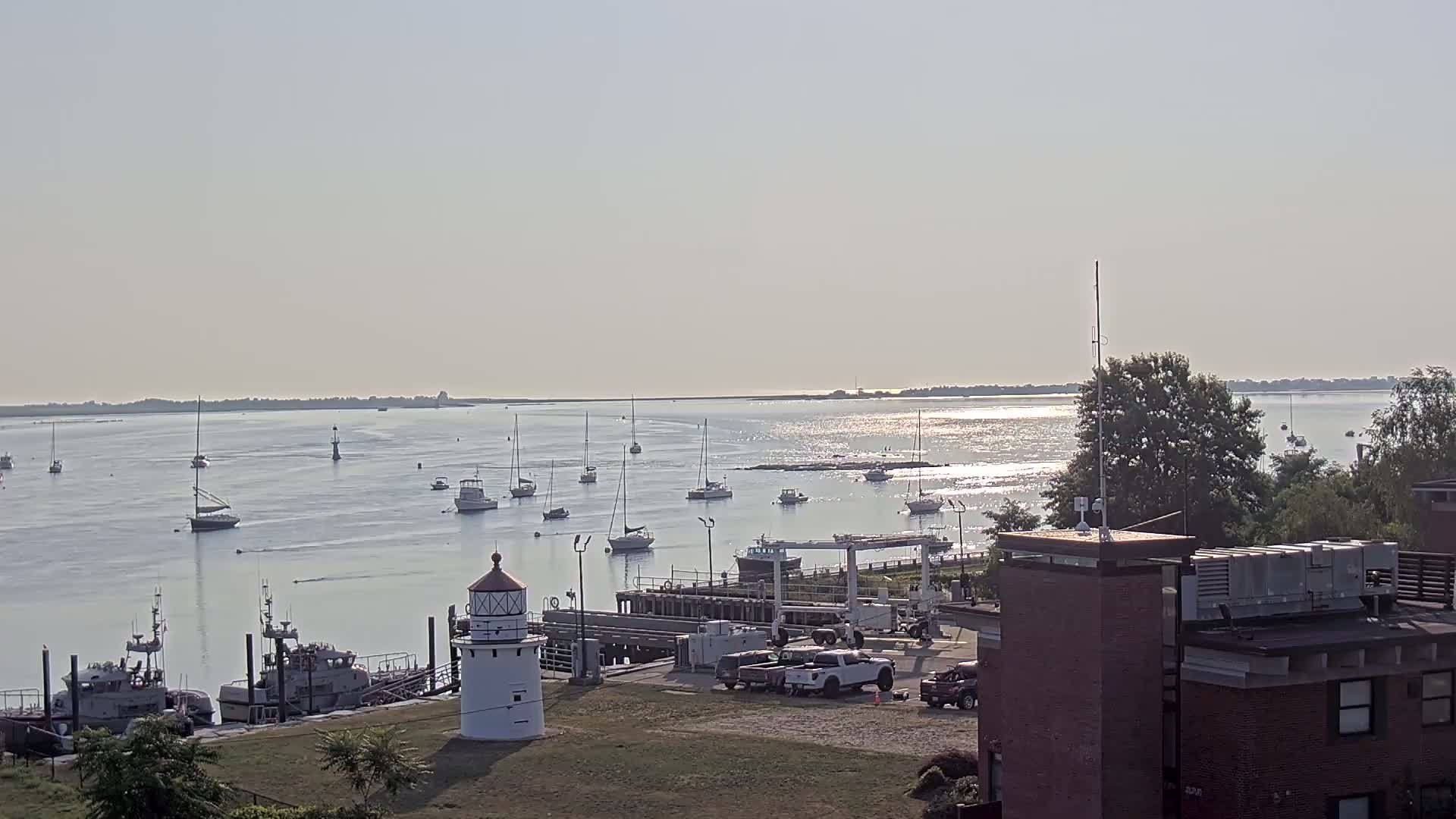 Newburyport,  Merrimack River Shipspotting Boat Traffic Live Cam - Newburyport, Essex, Massachusetts, USA