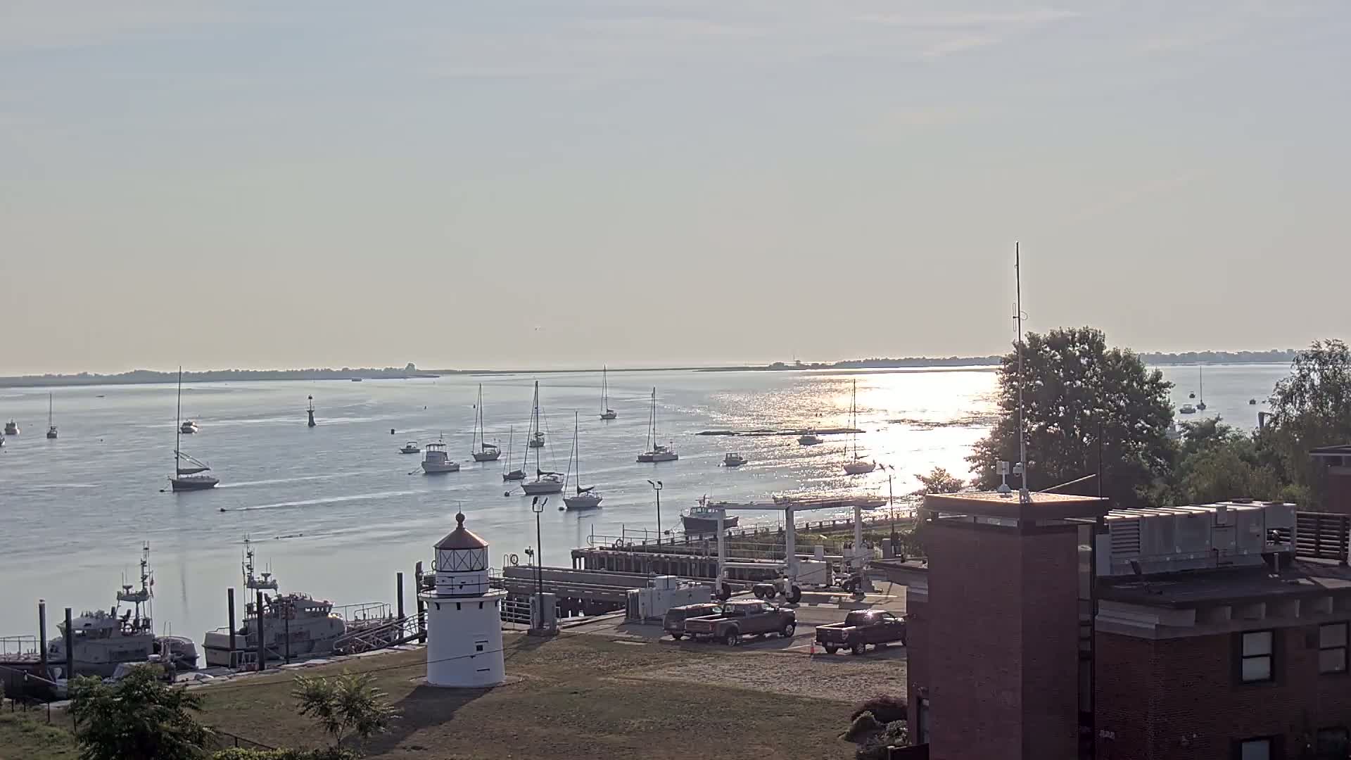 Newburyport,  Merrimack River Shipspotting Boat Traffic Live Cam - Newburyport, Essex, Massachusetts, USA
