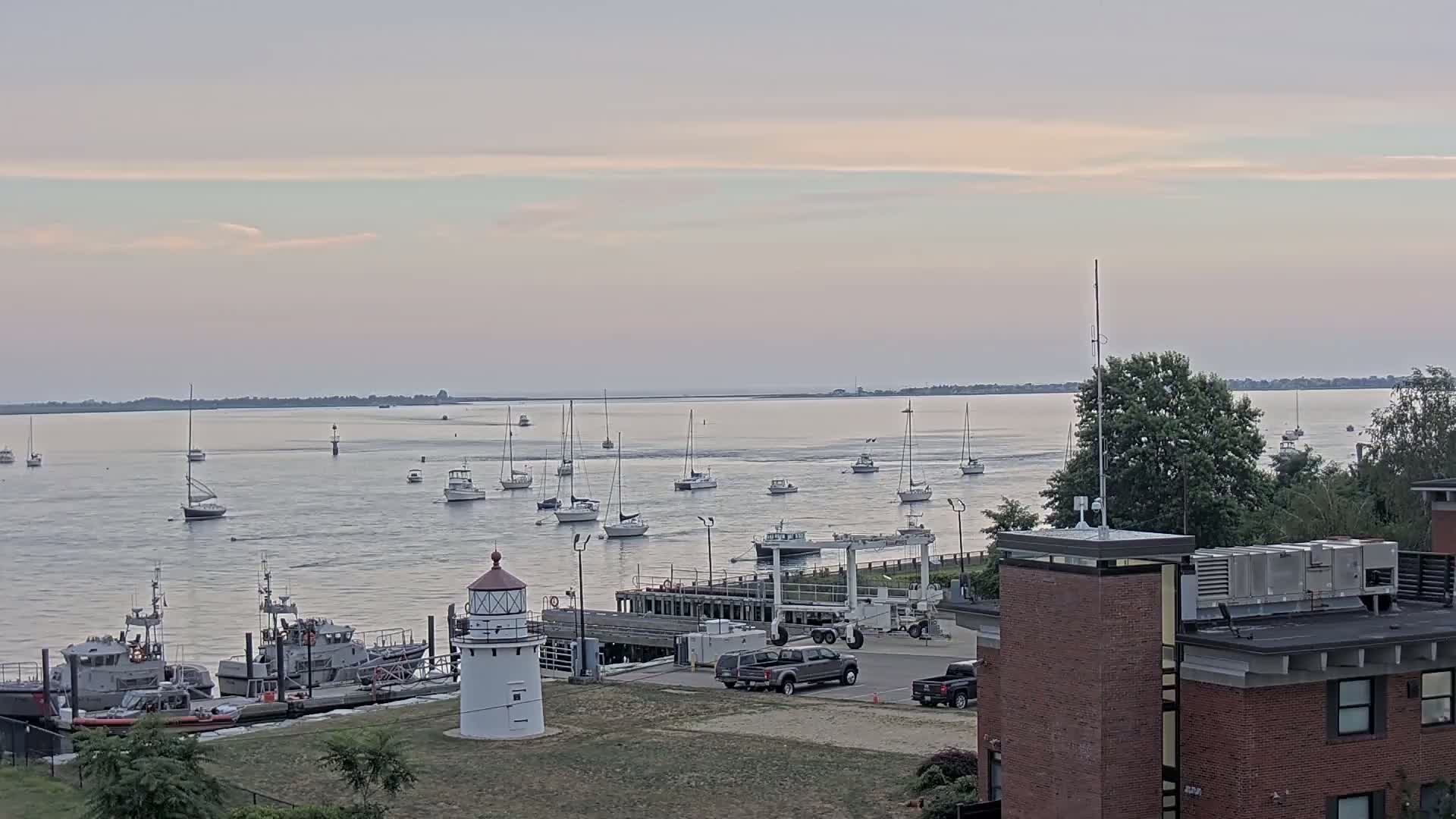 Newburyport,  Merrimack River Shipspotting Boat Traffic Live Cam - Newburyport, Essex, Massachusetts, USA