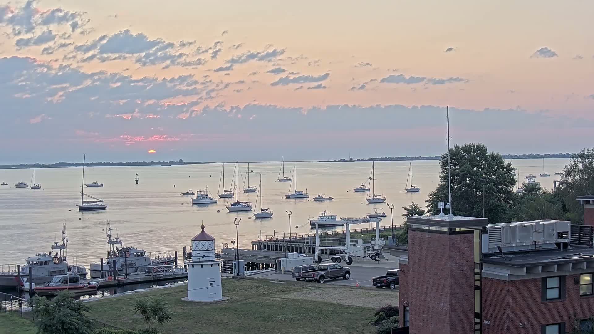 Newburyport,  Merrimack River Shipspotting Boat Traffic Live Cam - Newburyport, Essex, Massachusetts, USA