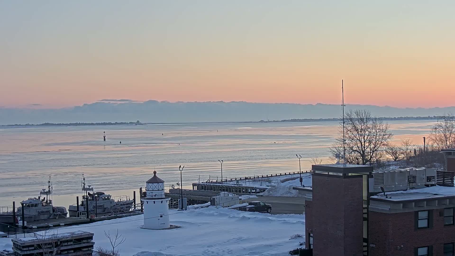 Newburyport,  Merrimack River Shipspotting Boat Traffic Live Cam - Newburyport, Essex, Massachusetts, USA