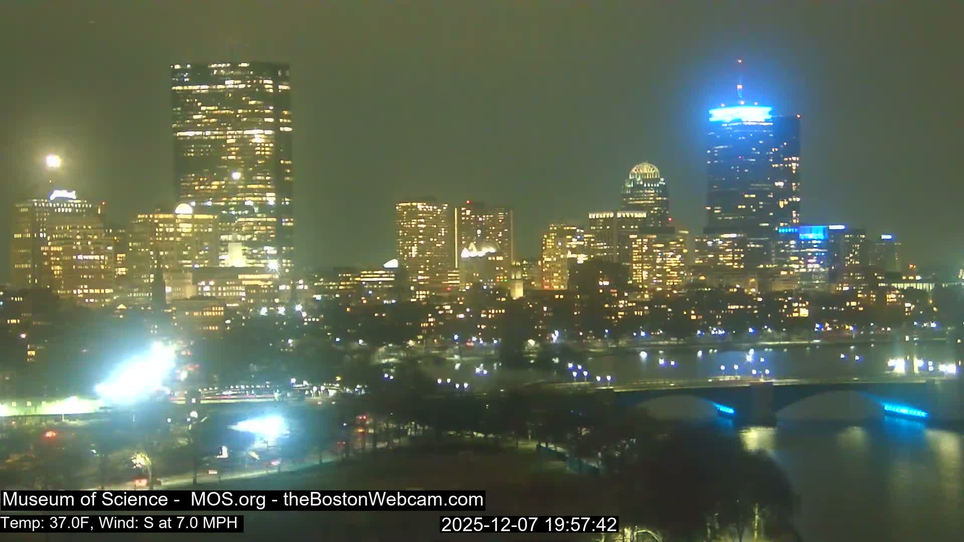 Charles River & Boston City View Live Cam - Boston, Massachusetts, USA