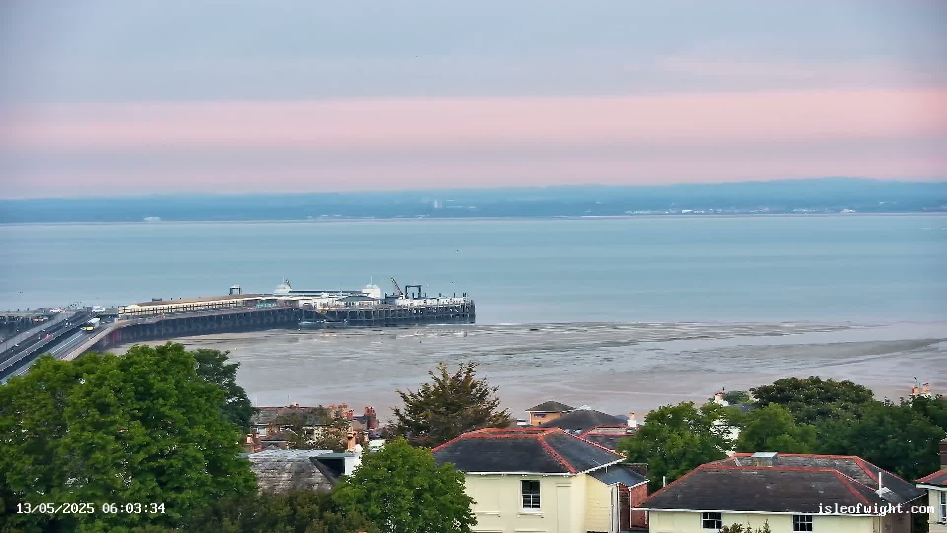 Isle of Wight Ryde / Solent / Southsea/ Portsmuth Scene Live Cam - Ryde, Isle of Wight, South East, England, United Kingdom