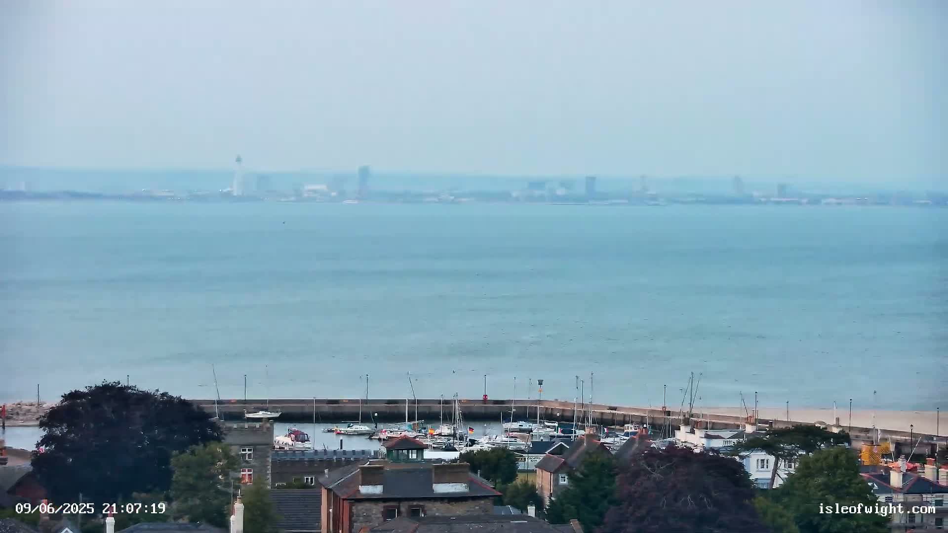 Isle of Wight Ryde / Solent / Southsea/ Portsmuth Scene Live Cam - Ryde, Isle of Wight, South East, England, United Kingdom