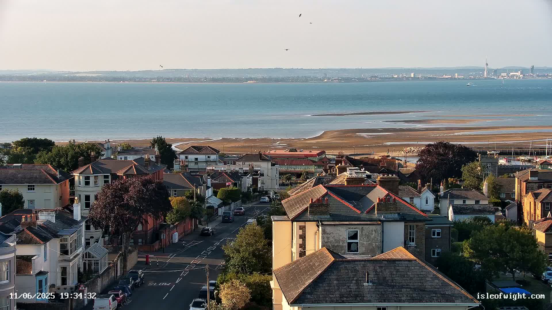 Isle of Wight Ryde / Solent / Southsea/ Portsmuth Scene Live Cam - Ryde, Isle of Wight, South East, England, United Kingdom