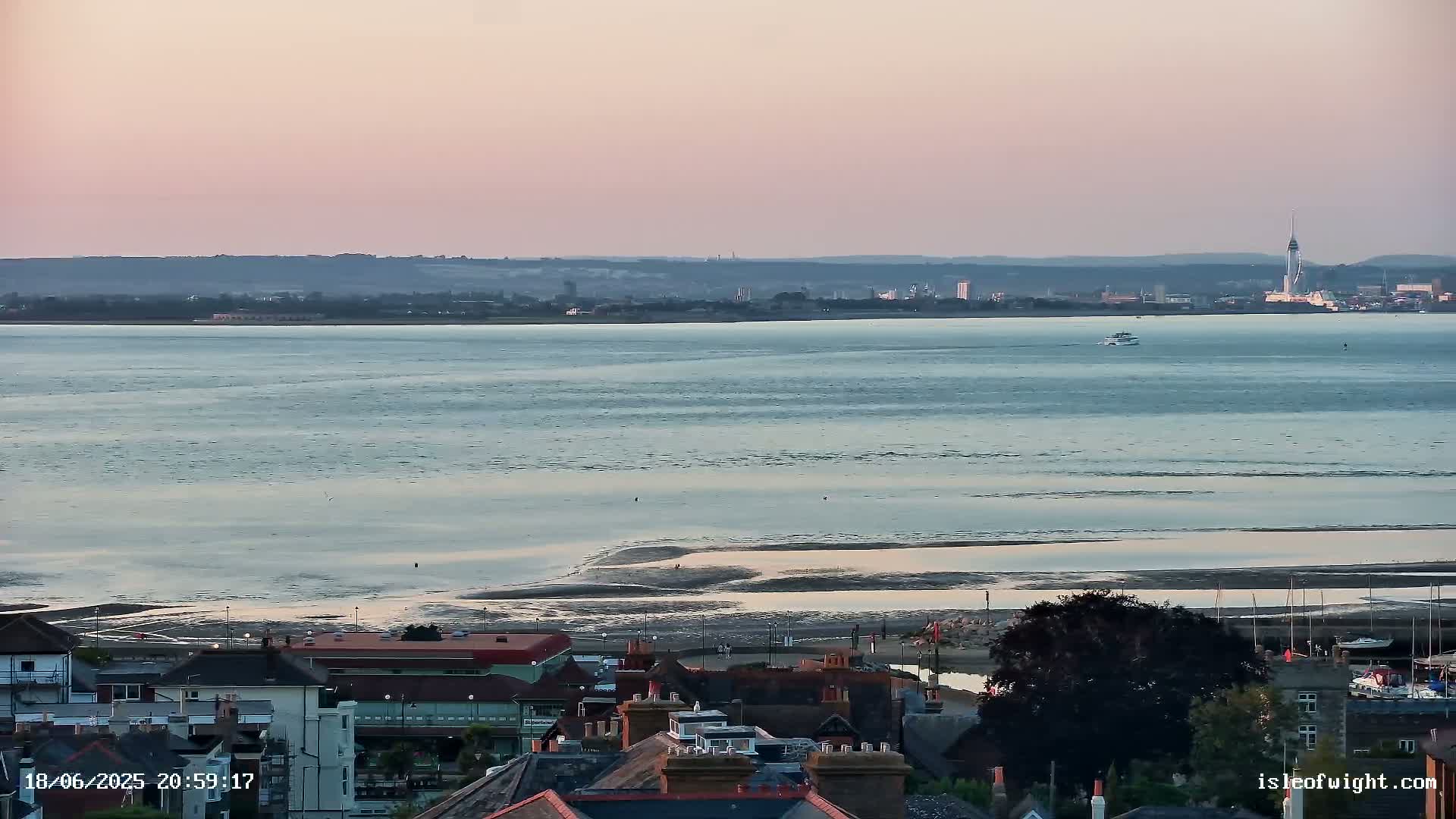 Isle of Wight Ryde / Solent / Southsea/ Portsmuth Scene Live Cam - Ryde, Isle of Wight, South East, England, United Kingdom