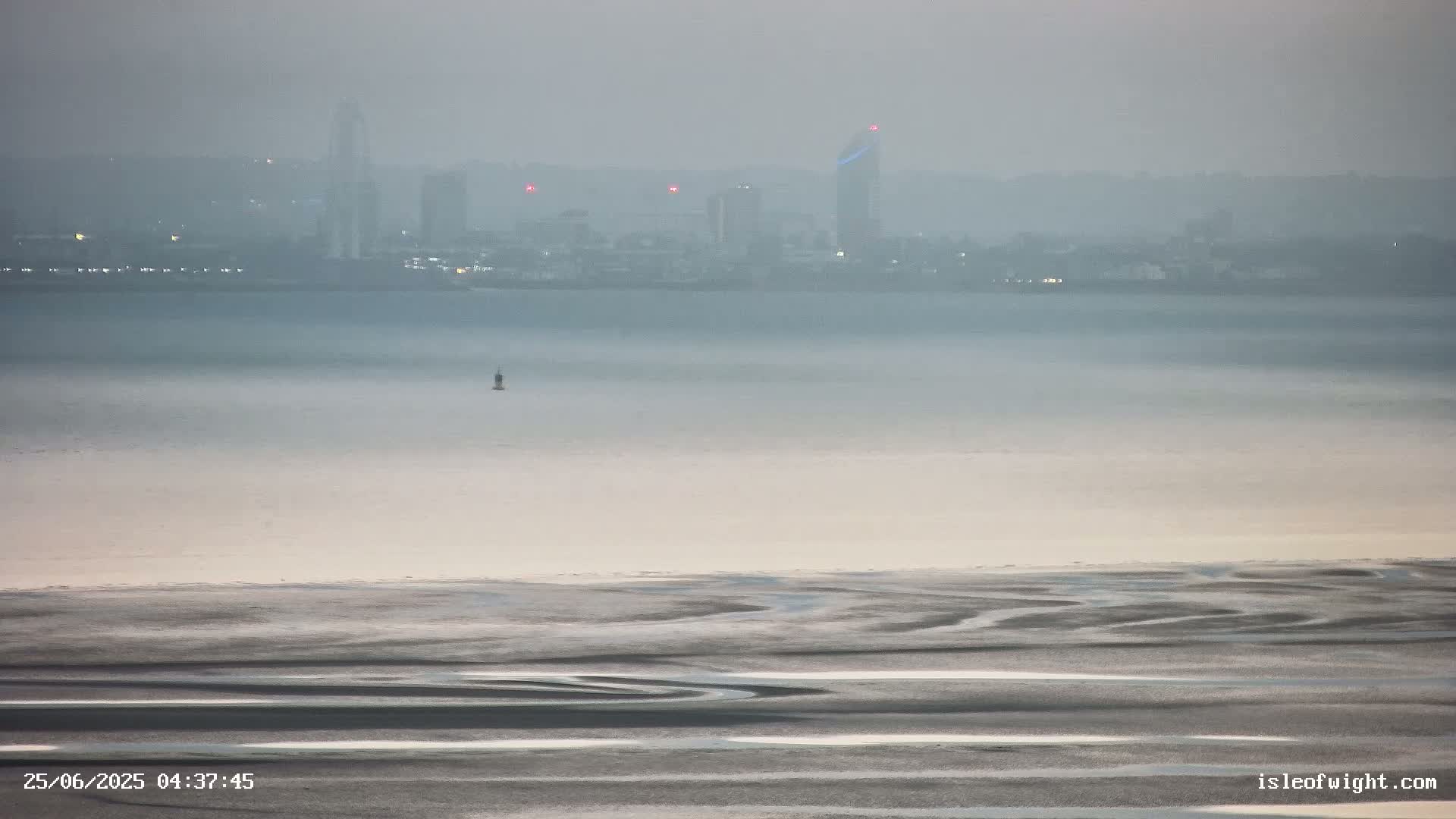 Isle of Wight Ryde / Solent / Southsea/ Portsmuth Scene Live Cam - Ryde, Isle of Wight, South East, England, United Kingdom