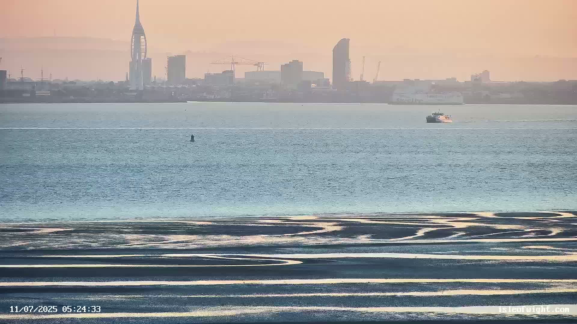 Isle of Wight Ryde / Solent / Southsea/ Portsmuth Scene Live Cam - Ryde, Isle of Wight, South East, England, United Kingdom