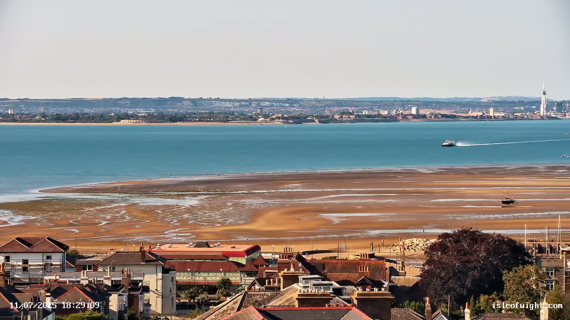 Isle of Wight Ryde / Solent / Southsea/ Portsmuth Scene Live Cam - Ryde, Isle of Wight, South East, England, United Kingdom