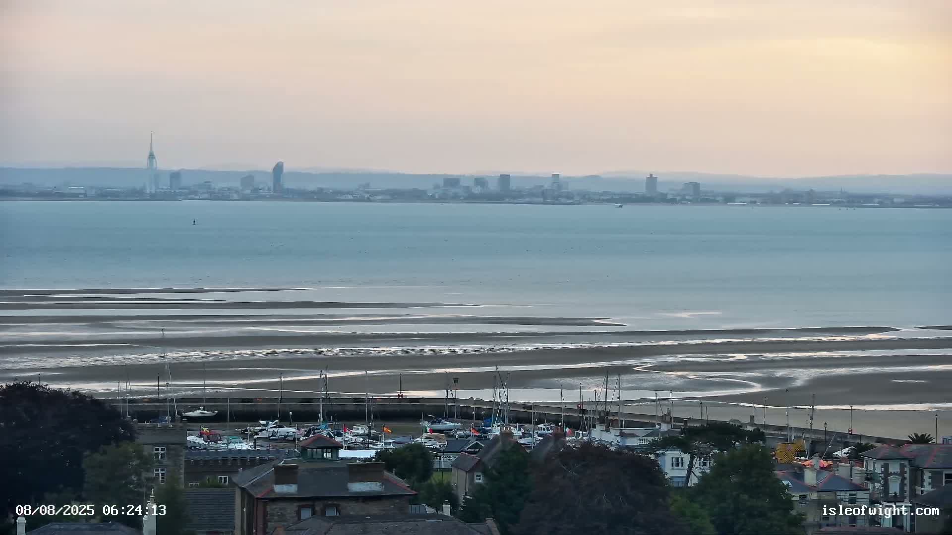 Isle of Wight Ryde / Solent / Southsea/ Portsmuth Scene Live Cam - Ryde, Isle of Wight, South East, England, United Kingdom