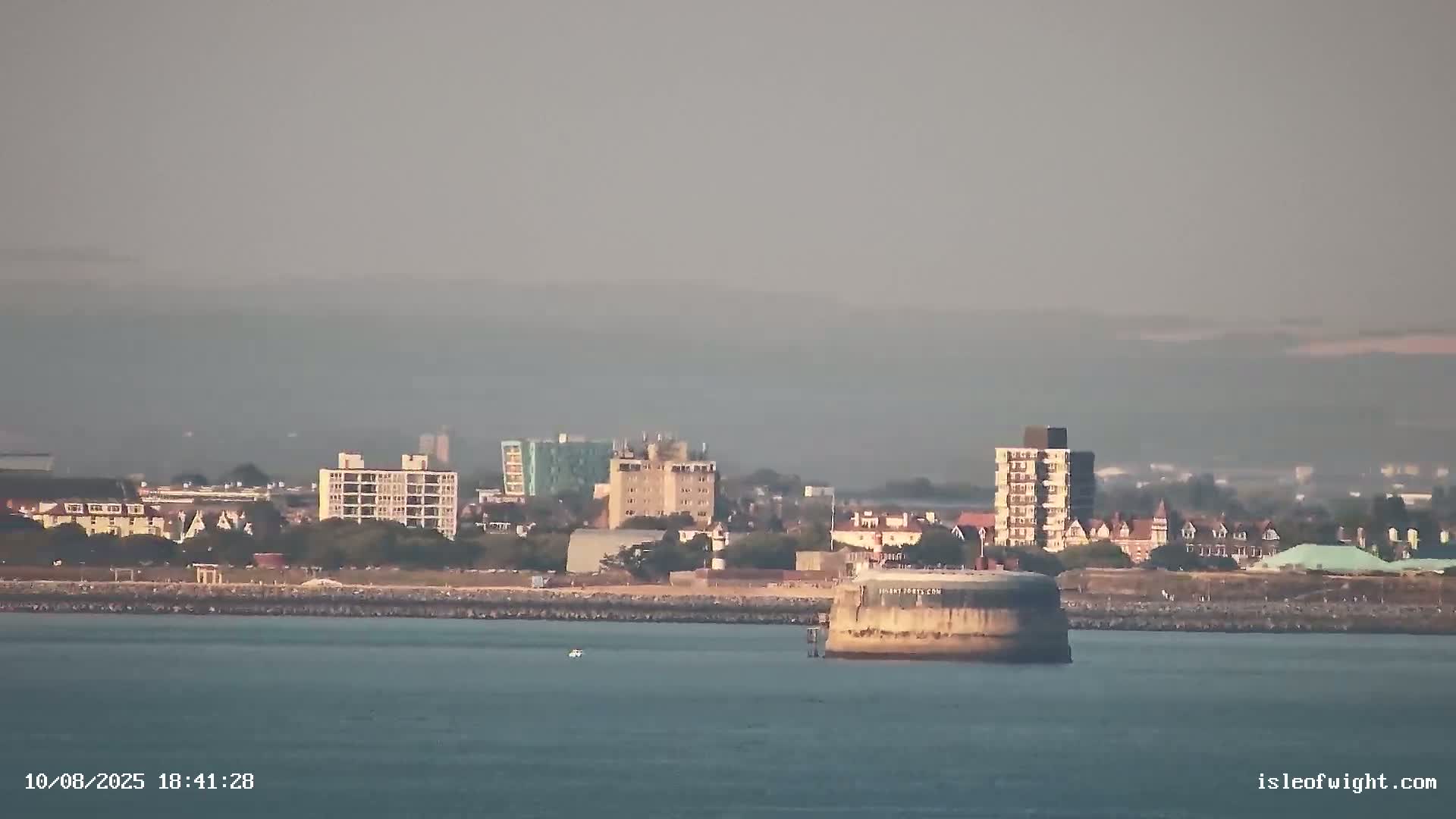 Isle of Wight Ryde / Solent / Southsea/ Portsmuth Scene Live Cam - Ryde, Isle of Wight, South East, England, United Kingdom
