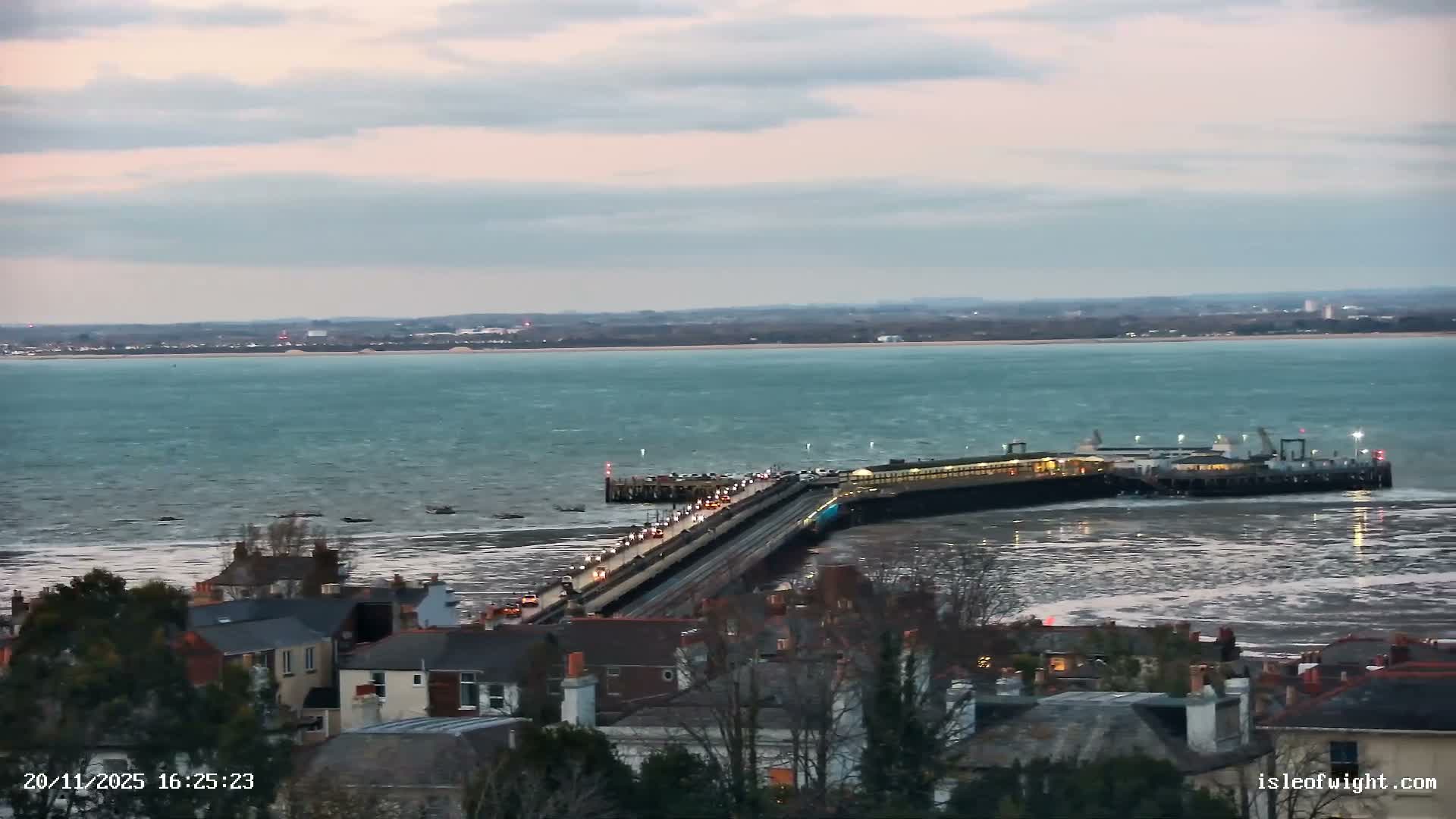 Isle of Wight Ryde / Solent / Southsea/ Portsmuth Scene Live Cam - Ryde, Isle of Wight, South East, England, United Kingdom