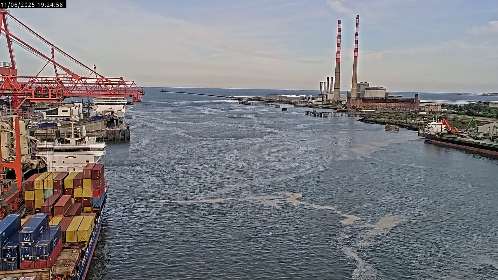 Dublin Bay & Port  Entrance Live Cam - Dublin, Eastern & Midland, Leinster, Ireland