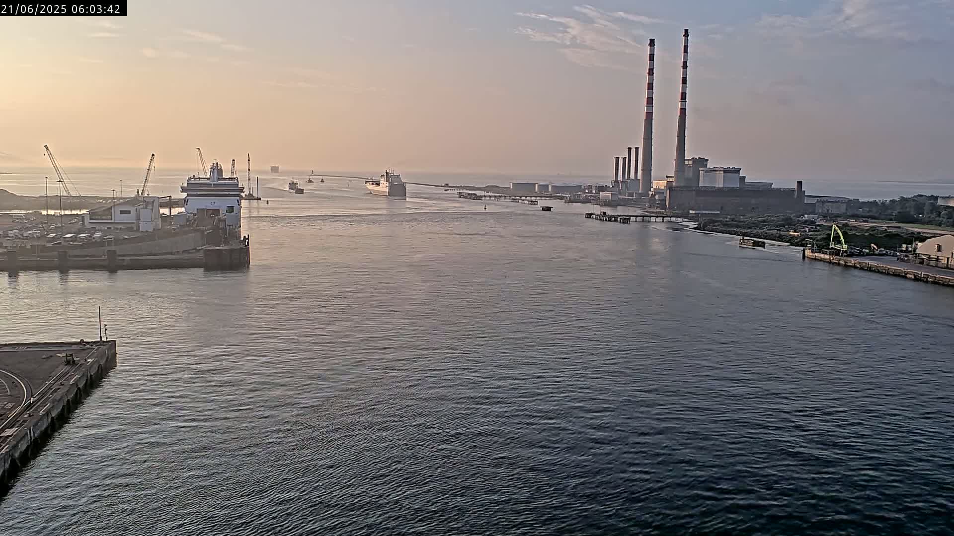 Dublin Bay & Port  Entrance Live Cam - Dublin, Eastern & Midland, Leinster, Ireland