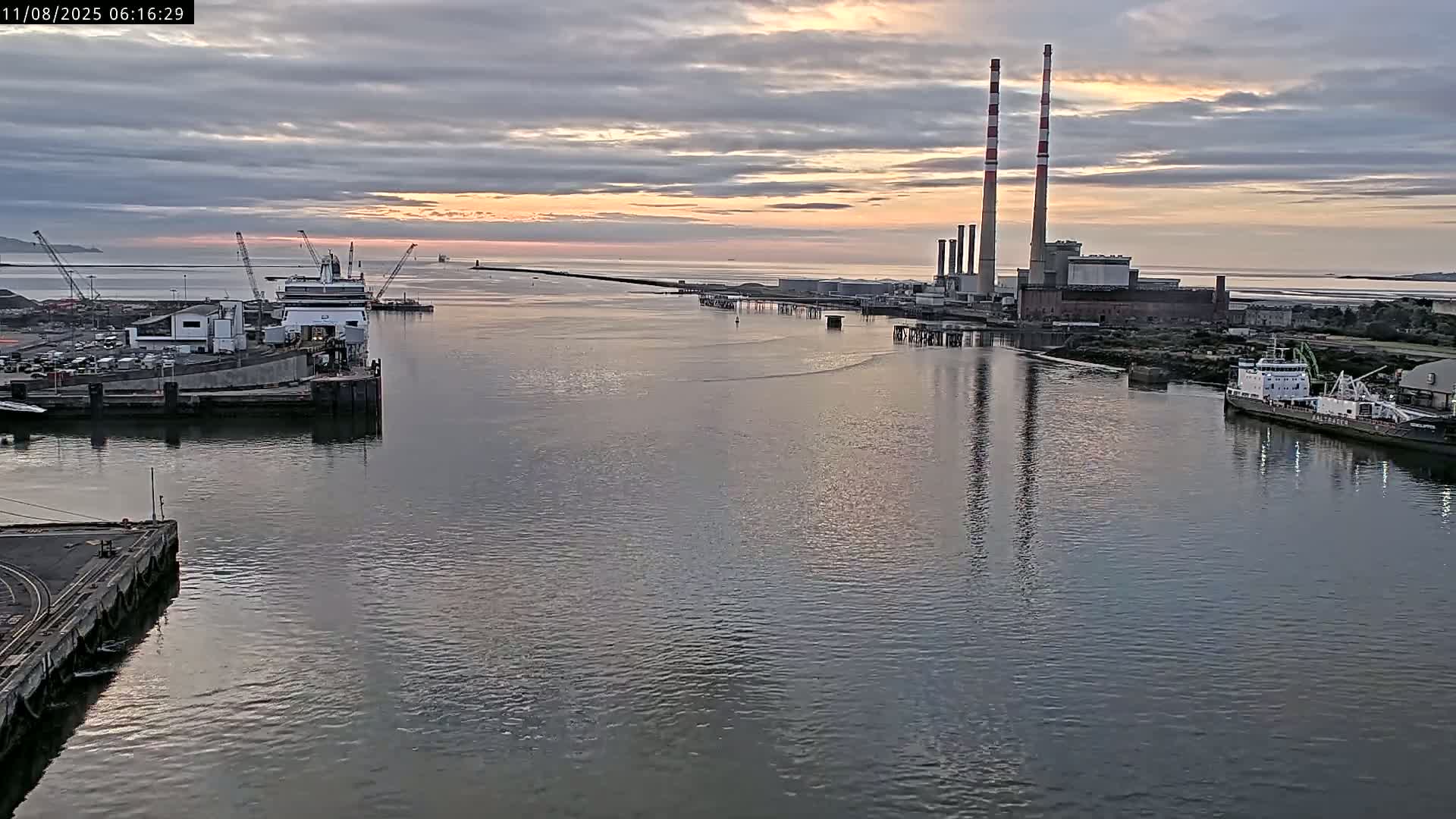 Dublin Bay & Port  Entrance Live Cam - Dublin, Eastern & Midland, Leinster, Ireland
