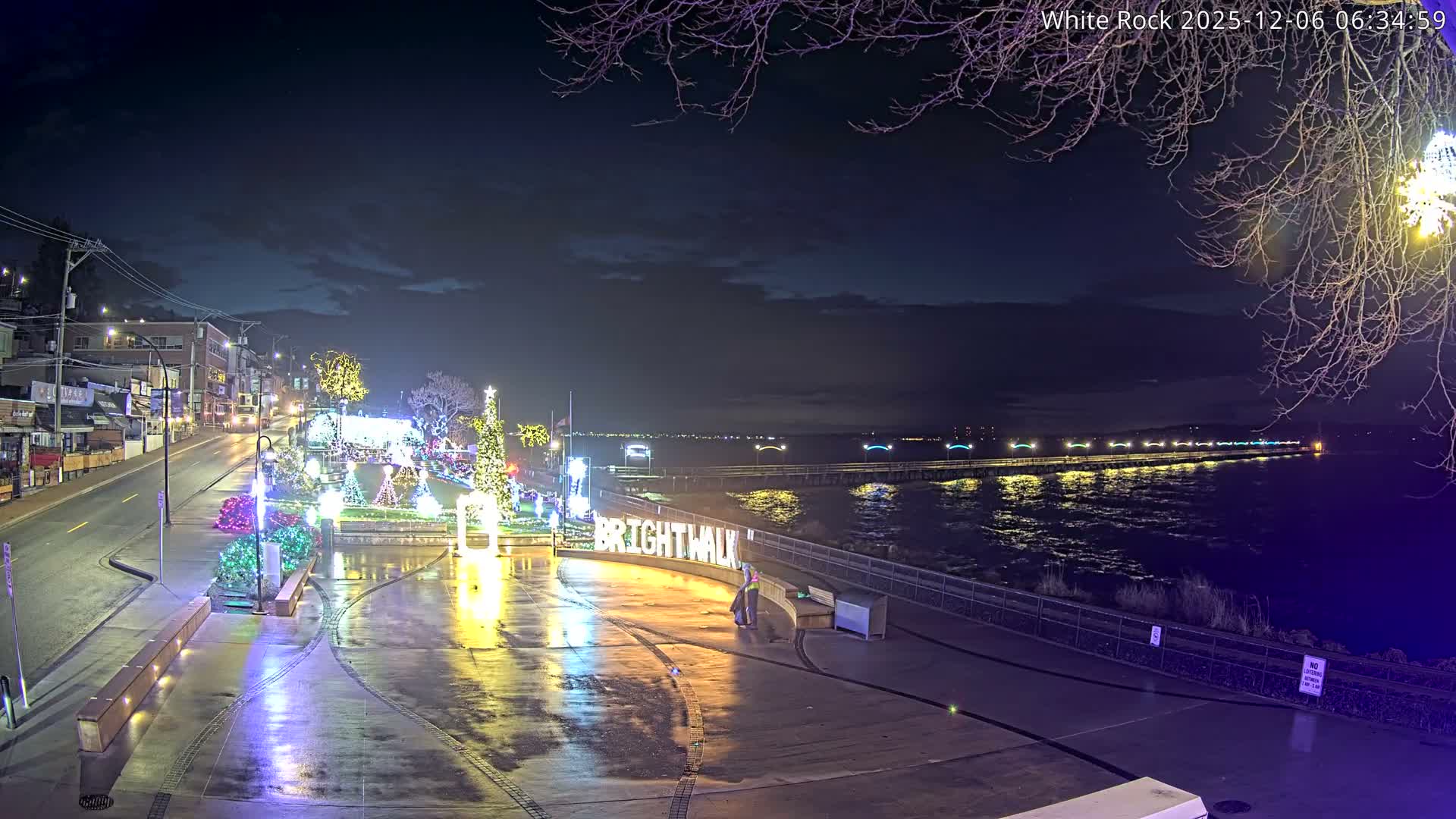 White Rock City & Pier Live Cam - White Rock, Metro Vancouver, British Columbia, Canada