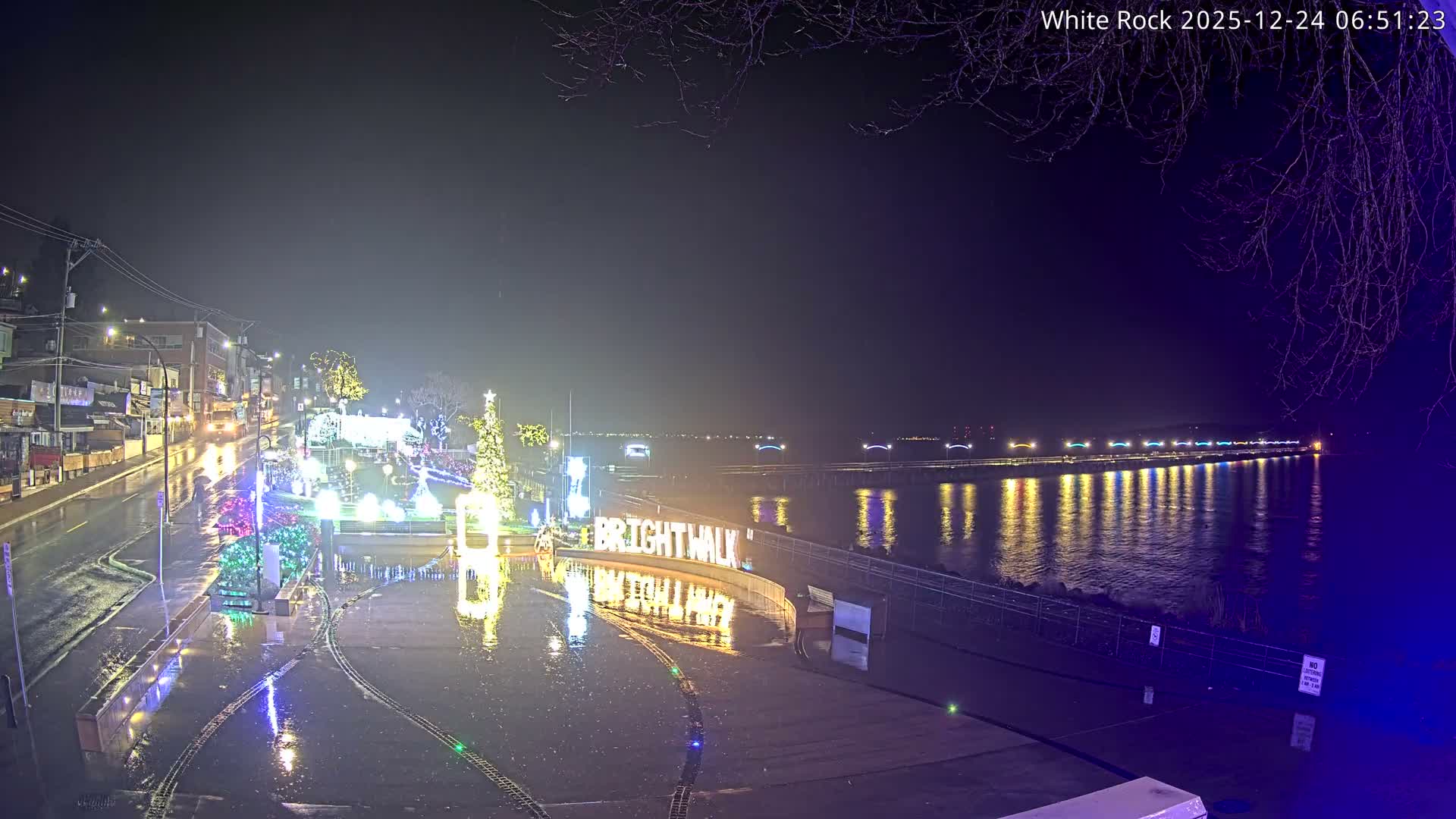 White Rock City & Pier Live Cam - White Rock, Metro Vancouver, British Columbia, Canada