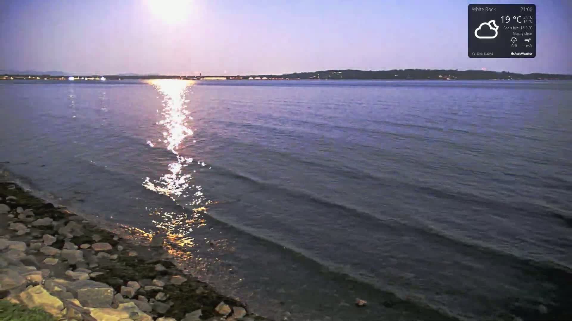 White Rock East Beach Live Cam - White Rock, Metro Vancouver, British Columbia, Canada