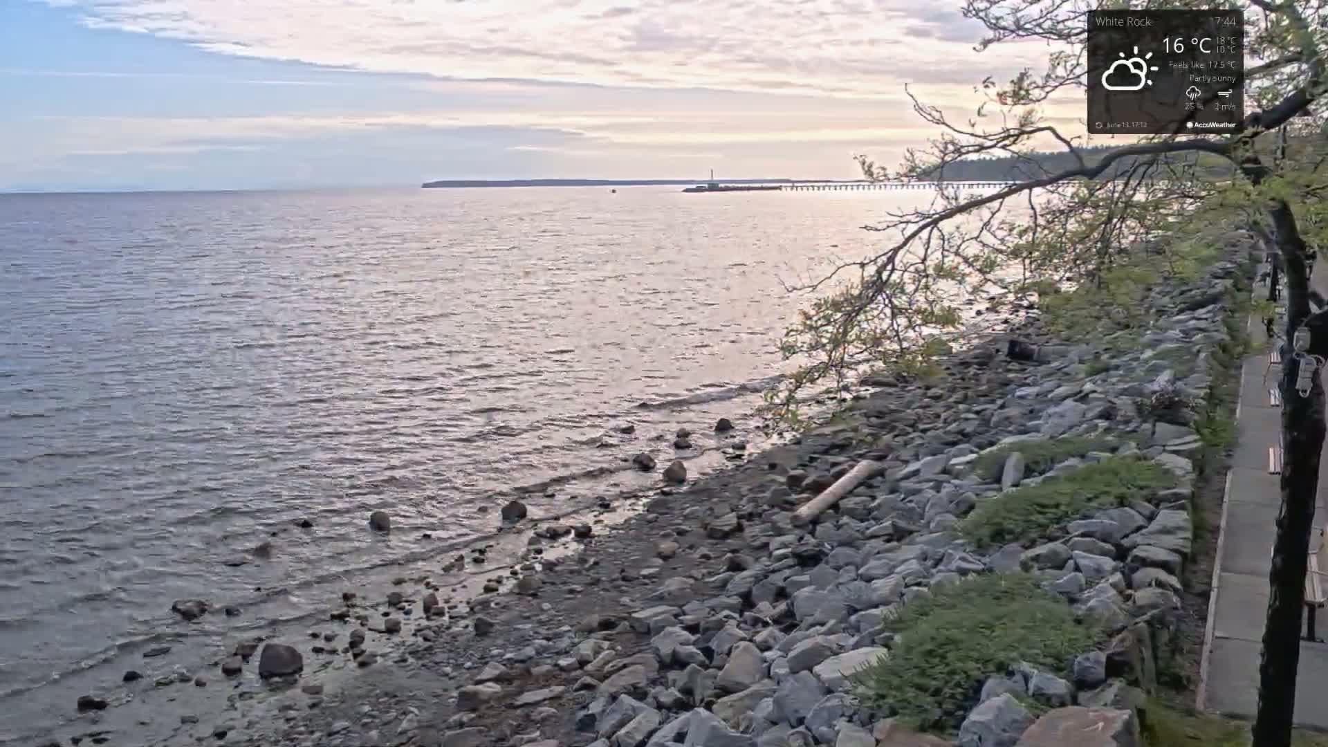White Rock East Beach Live Cam - White Rock, Metro Vancouver, British Columbia, Canada