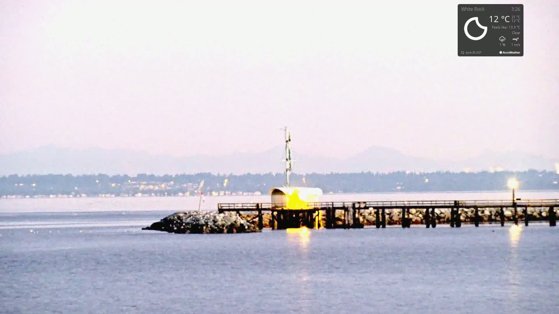 White Rock East Beach Live Cam - White Rock, Metro Vancouver, British Columbia, Canada