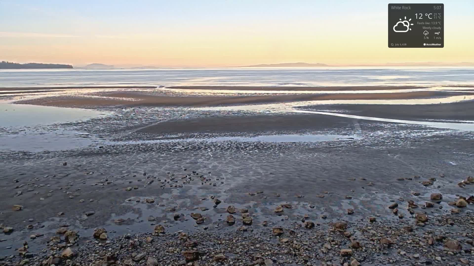 White Rock East Beach Live Cam - White Rock, Metro Vancouver, British Columbia, Canada