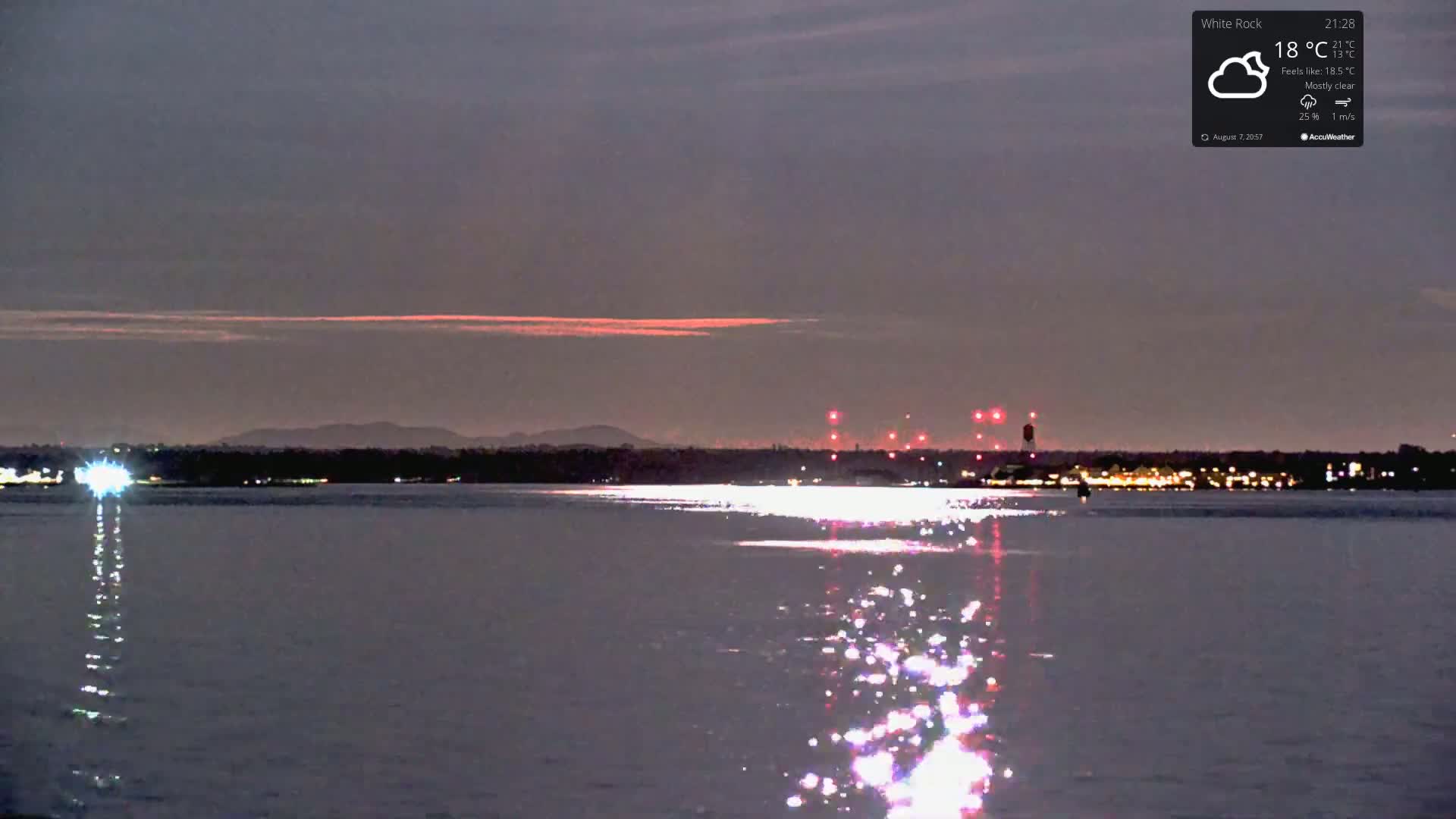 White Rock East Beach Live Cam - White Rock, Metro Vancouver, British Columbia, Canada