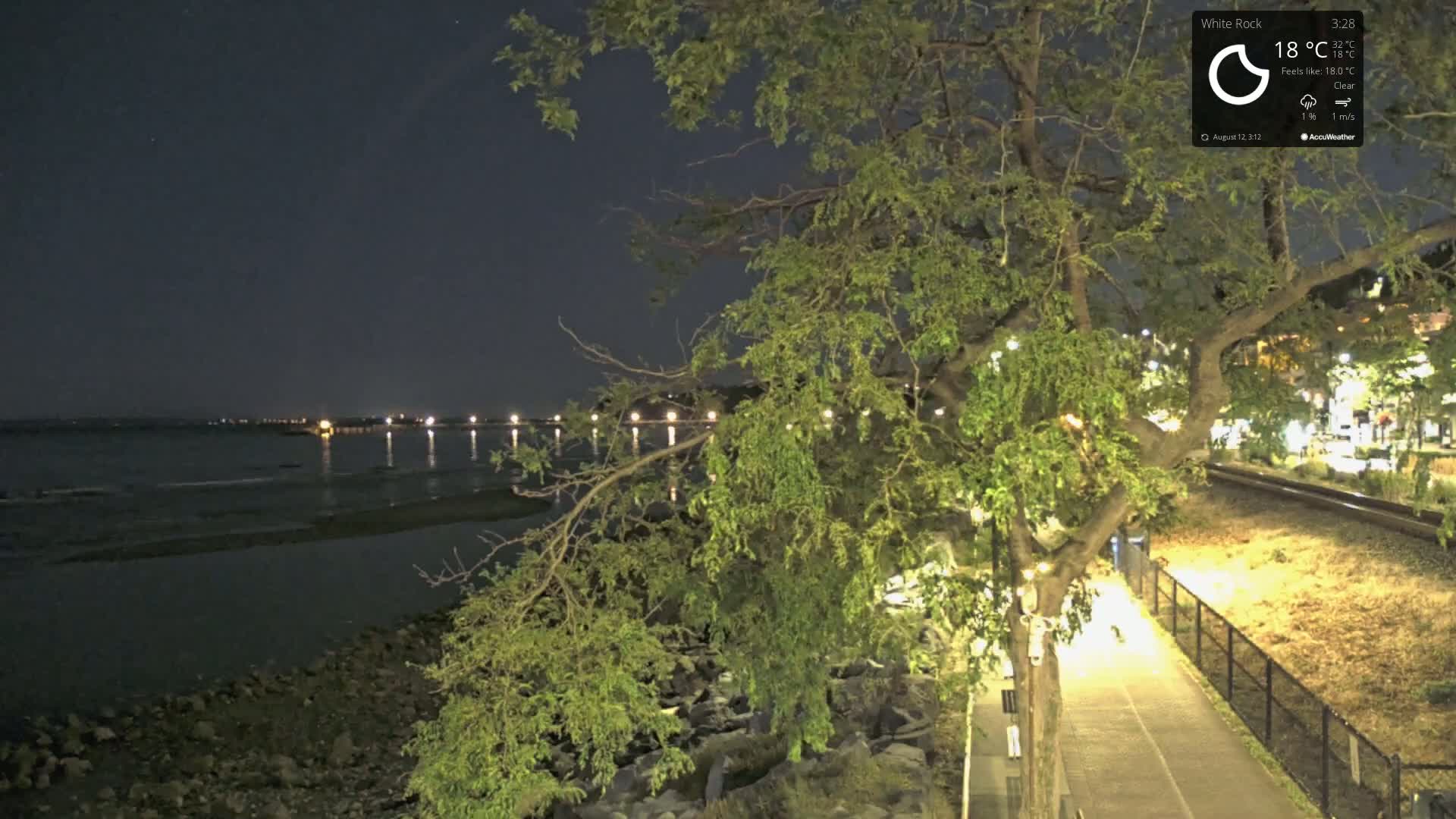 White Rock East Beach Live Cam - White Rock, Metro Vancouver, British Columbia, Canada