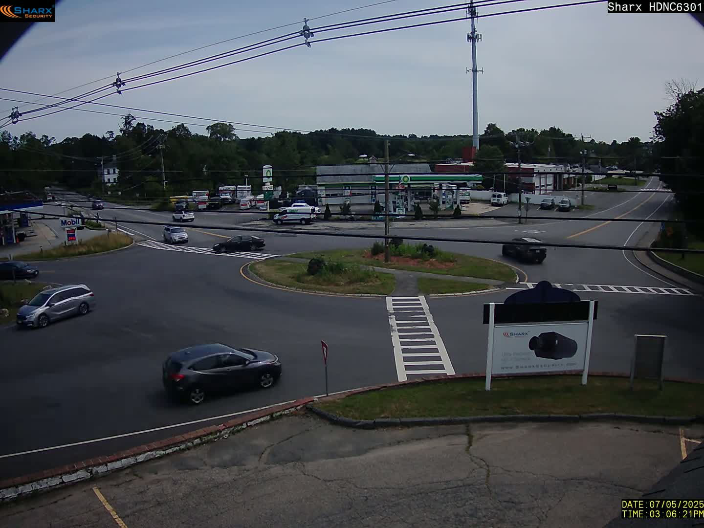Derry City NH, E Derry Rd/ Chester Rd /E Broadway Derry Village Junction Live Cam - Derry, Rockingham, New Hampshire, USA