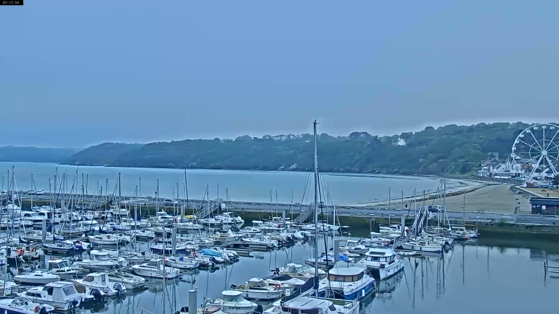 Binic Village & Marine / Plage de la Banche Beach Live Cam - Binic,  Saint-Brieuc, Cotes-d'Armor, Bretagne, France