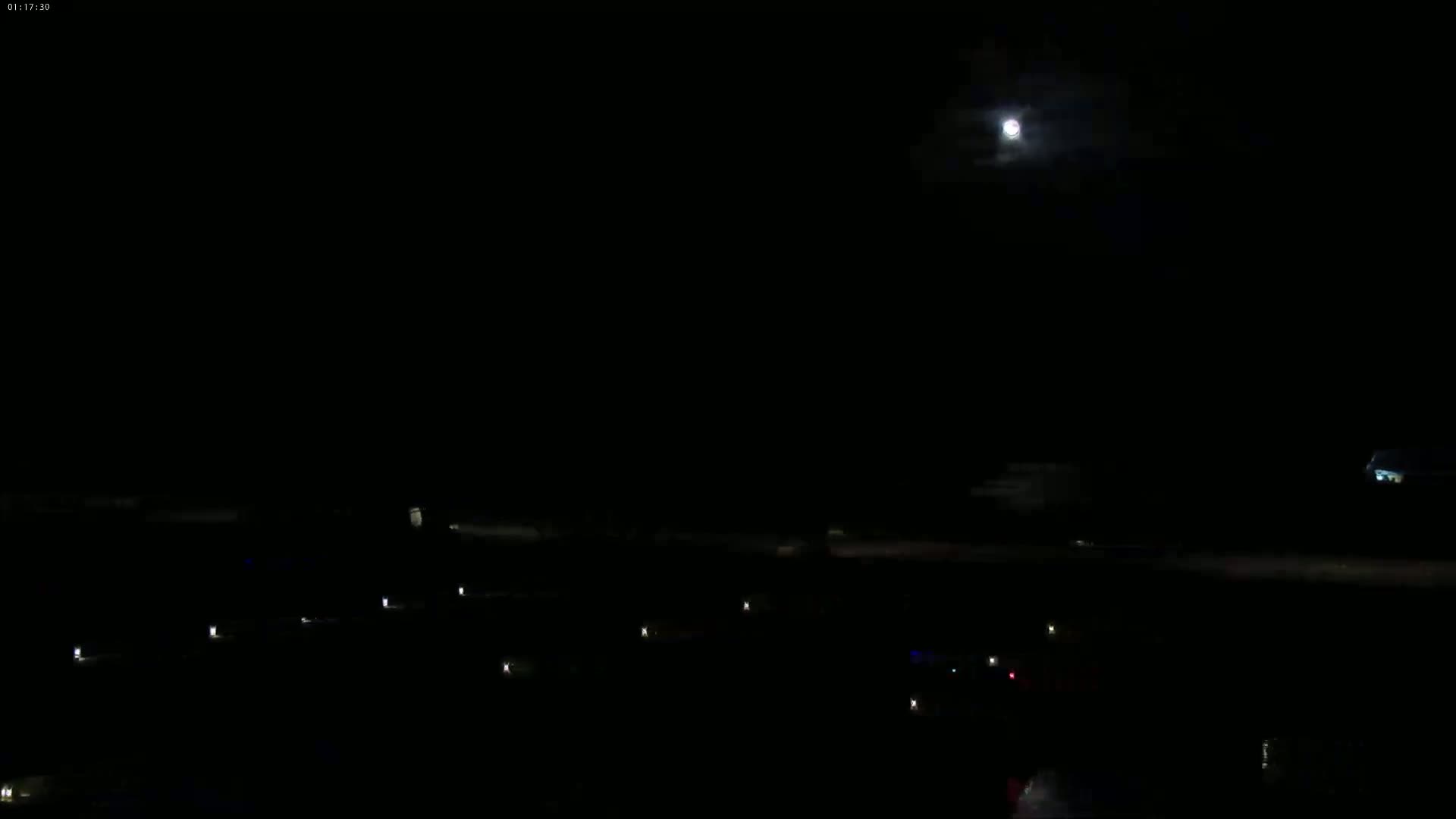 Binic Village & Marine / Plage de la Banche Beach Live Cam - Binic,  Saint-Brieuc, Cotes-d'Armor, Bretagne, France