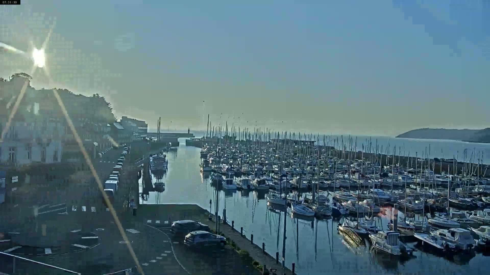 Binic Village & Marine / Plage de la Banche Beach Live Cam - Binic,  Saint-Brieuc, Cotes-d'Armor, Bretagne, France