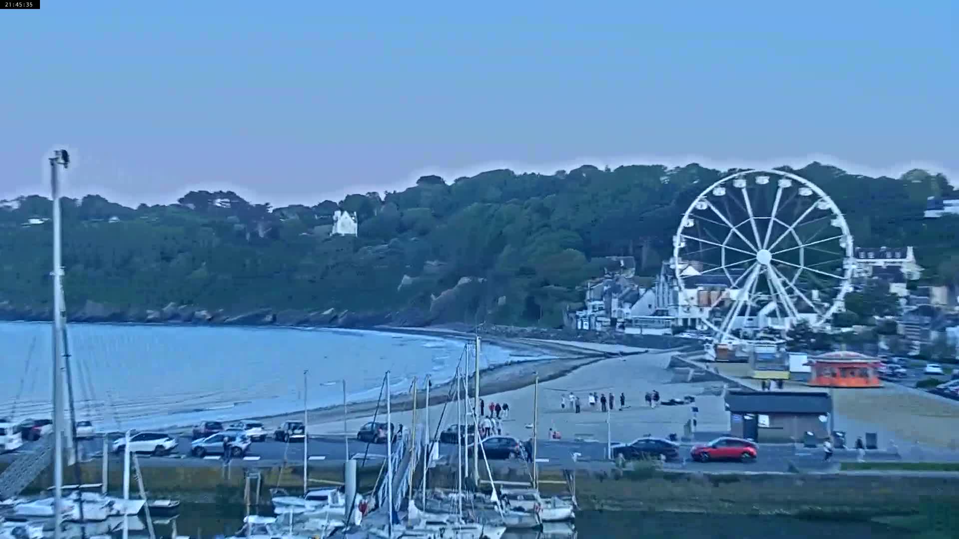 Binic Village & Marine / Plage de la Banche Beach Live Cam - Binic,  Saint-Brieuc, Cotes-d'Armor, Bretagne, France