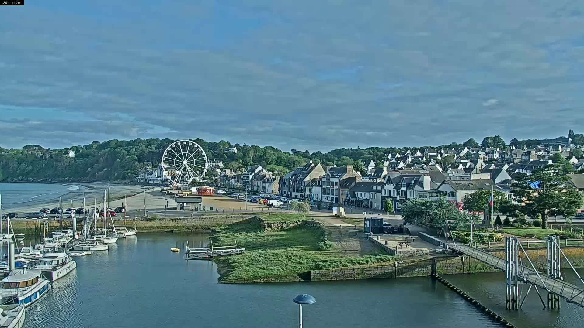 Binic Village & Marine / Plage de la Banche Beach Live Cam - Binic,  Saint-Brieuc, Cotes-d'Armor, Bretagne, France