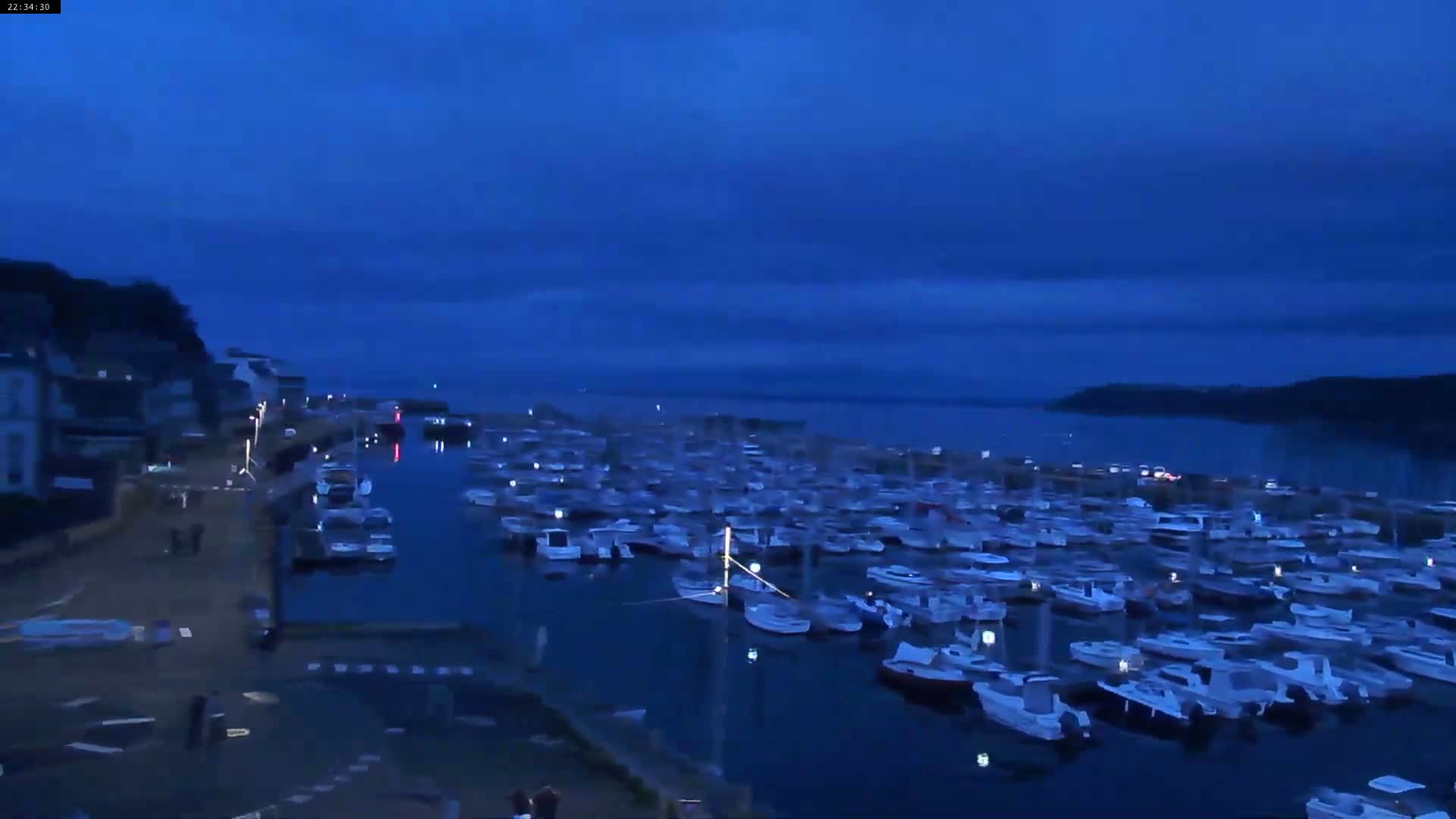 Binic Village & Marine / Plage de la Banche Beach Live Cam - Binic,  Saint-Brieuc, Cotes-d'Armor, Bretagne, France