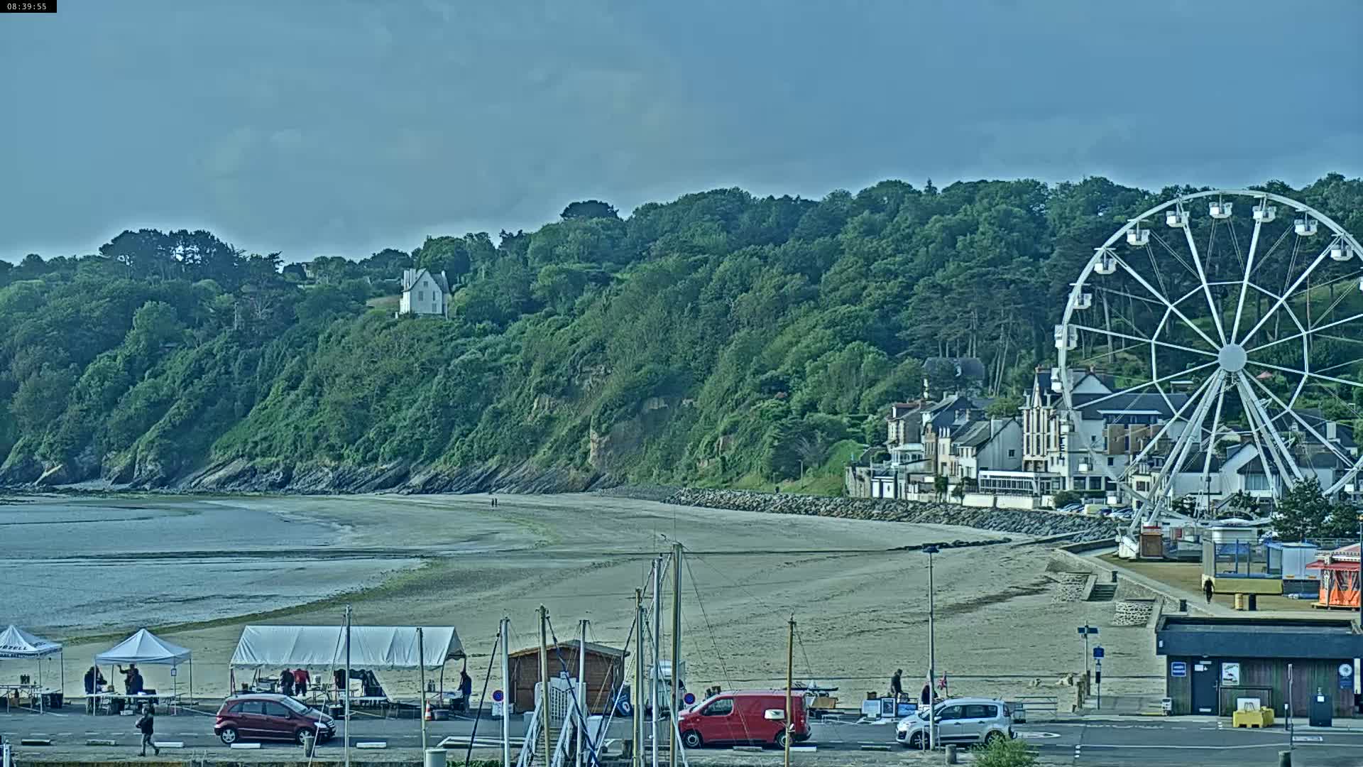 Binic Village & Marine / Plage de la Banche Beach Live Cam - Binic,  Saint-Brieuc, Cotes-d'Armor, Bretagne, France