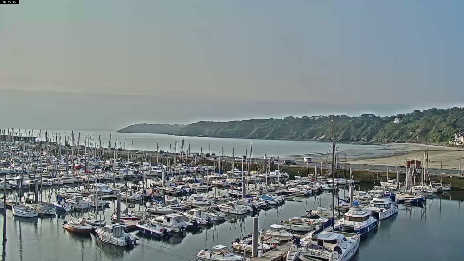 Binic Village & Marine / Plage de la Banche Beach Live Cam - Binic,  Saint-Brieuc, Cotes-d'Armor, Bretagne, France