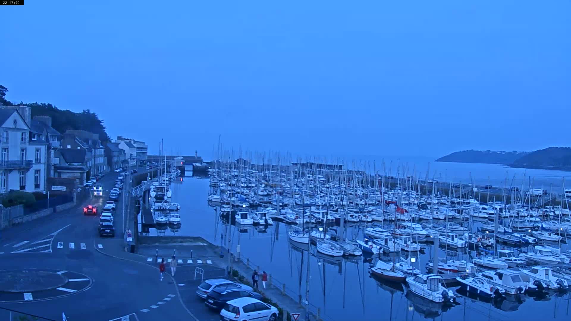 Binic Village & Marine / Plage de la Banche Beach Live Cam - Binic,  Saint-Brieuc, Cotes-d'Armor, Bretagne, France