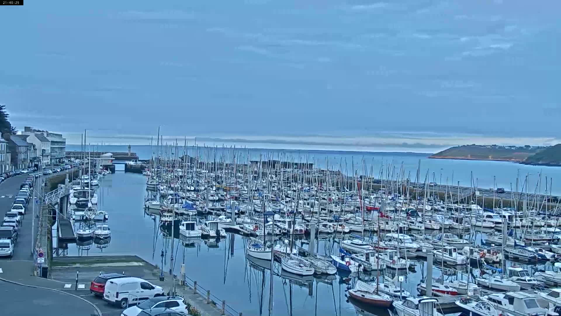 Binic Village & Marine / Plage de la Banche Beach Live Cam - Binic,  Saint-Brieuc, Cotes-d'Armor, Bretagne, France